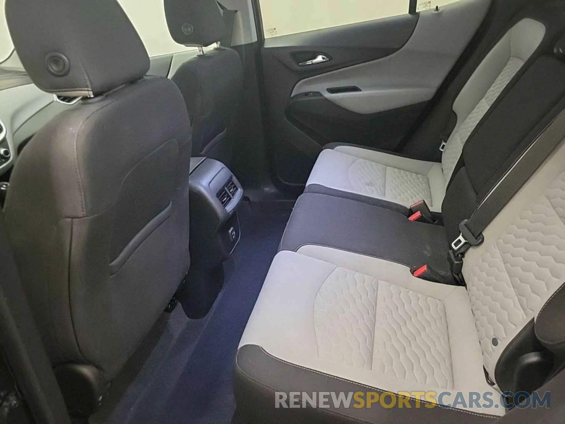 23 Photograph of a damaged car 2GNAXJEV7L6237226 CHEVROLET EQUINOX 2020