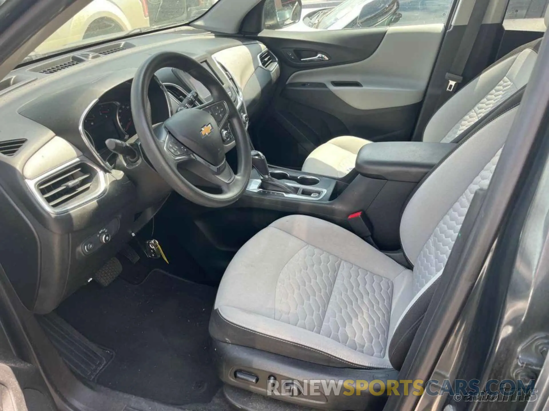 9 Photograph of a damaged car 2GNAXJEV7L6262384 CHEVROLET EQUINOX 2020