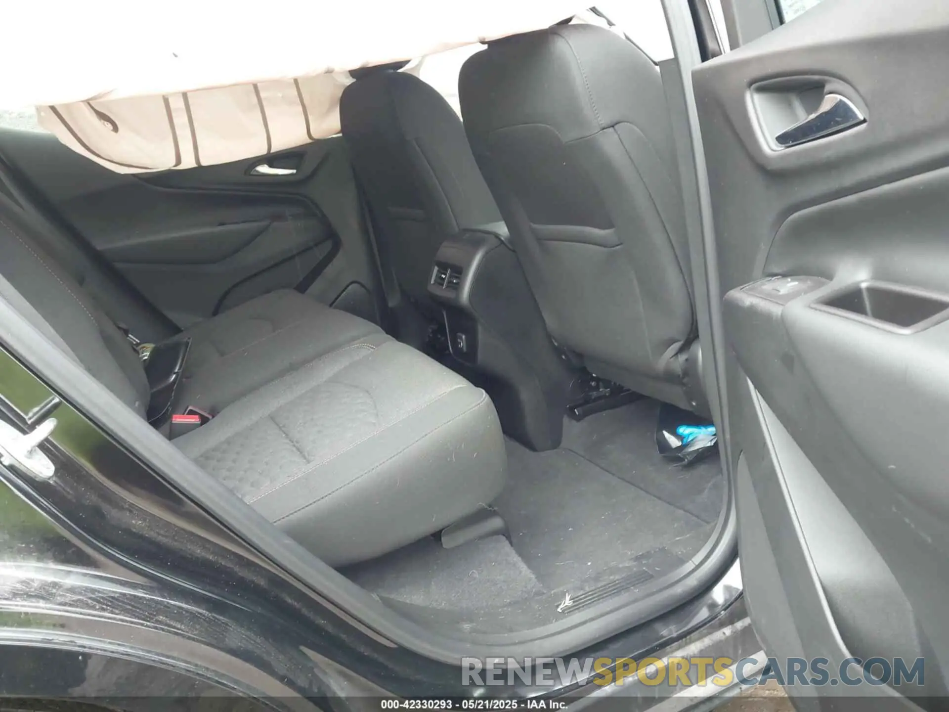 8 Photograph of a damaged car 2GNAXJEV8L6108900 CHEVROLET EQUINOX 2020