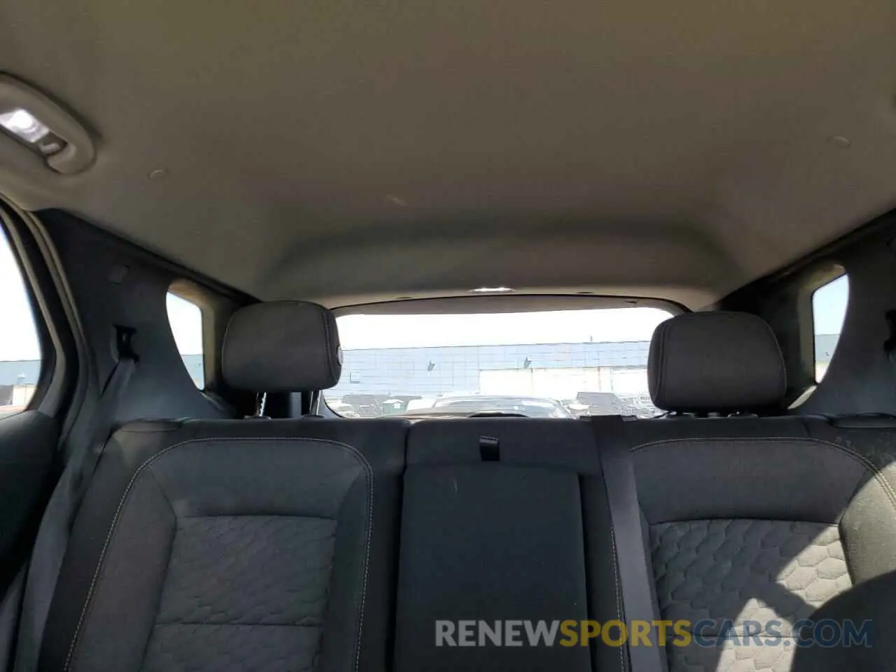 10 Photograph of a damaged car 2GNAXJEV8L6116186 CHEVROLET EQUINOX 2020