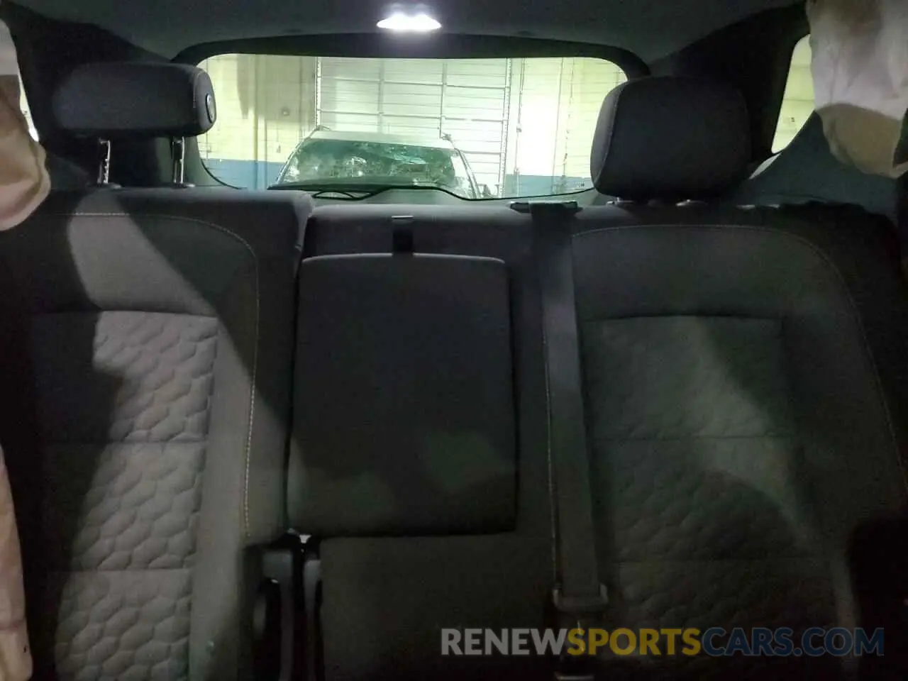 10 Photograph of a damaged car 2GNAXJEV8L6132968 CHEVROLET EQUINOX 2020