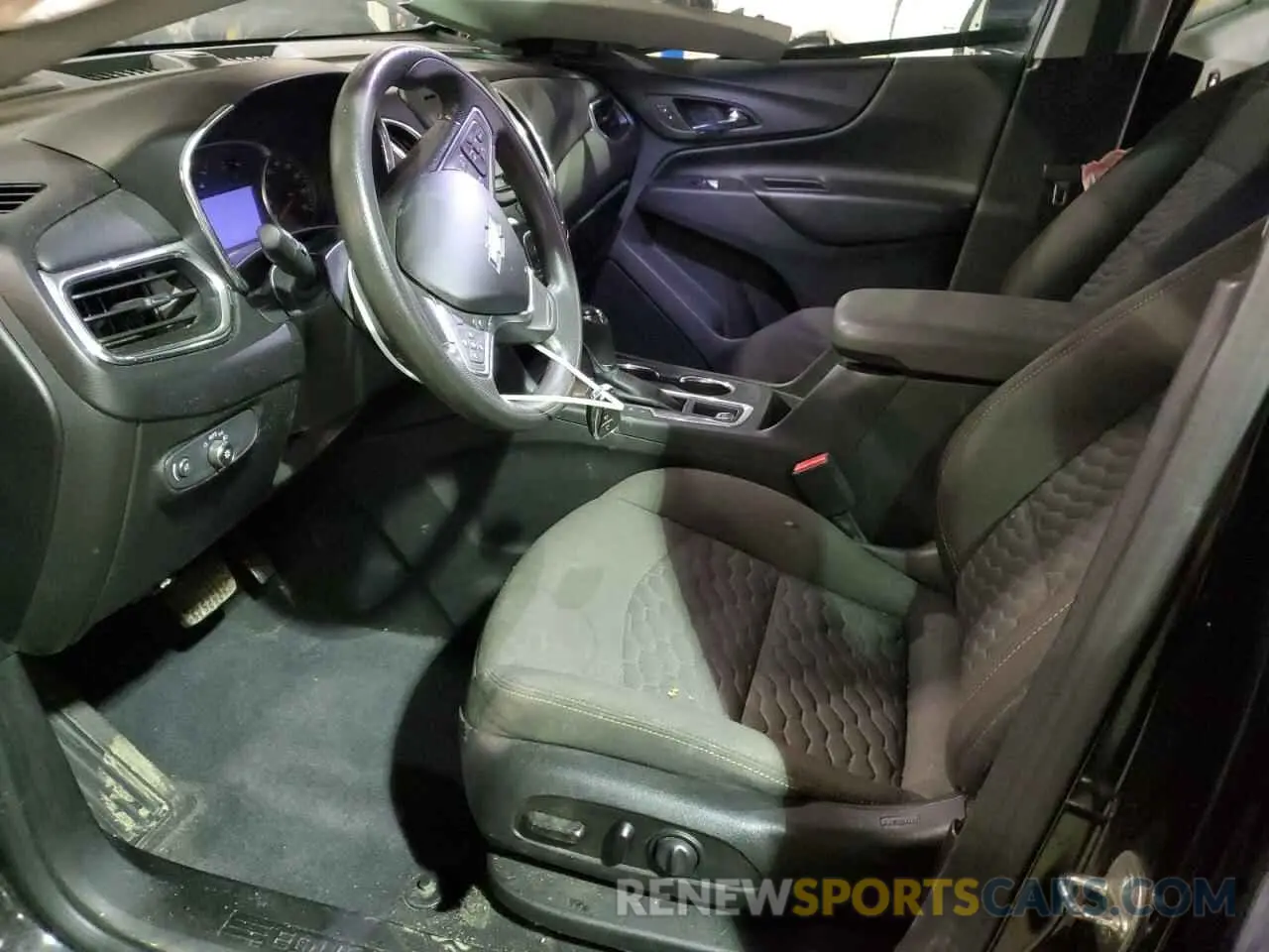 7 Photograph of a damaged car 2GNAXJEV8L6132968 CHEVROLET EQUINOX 2020