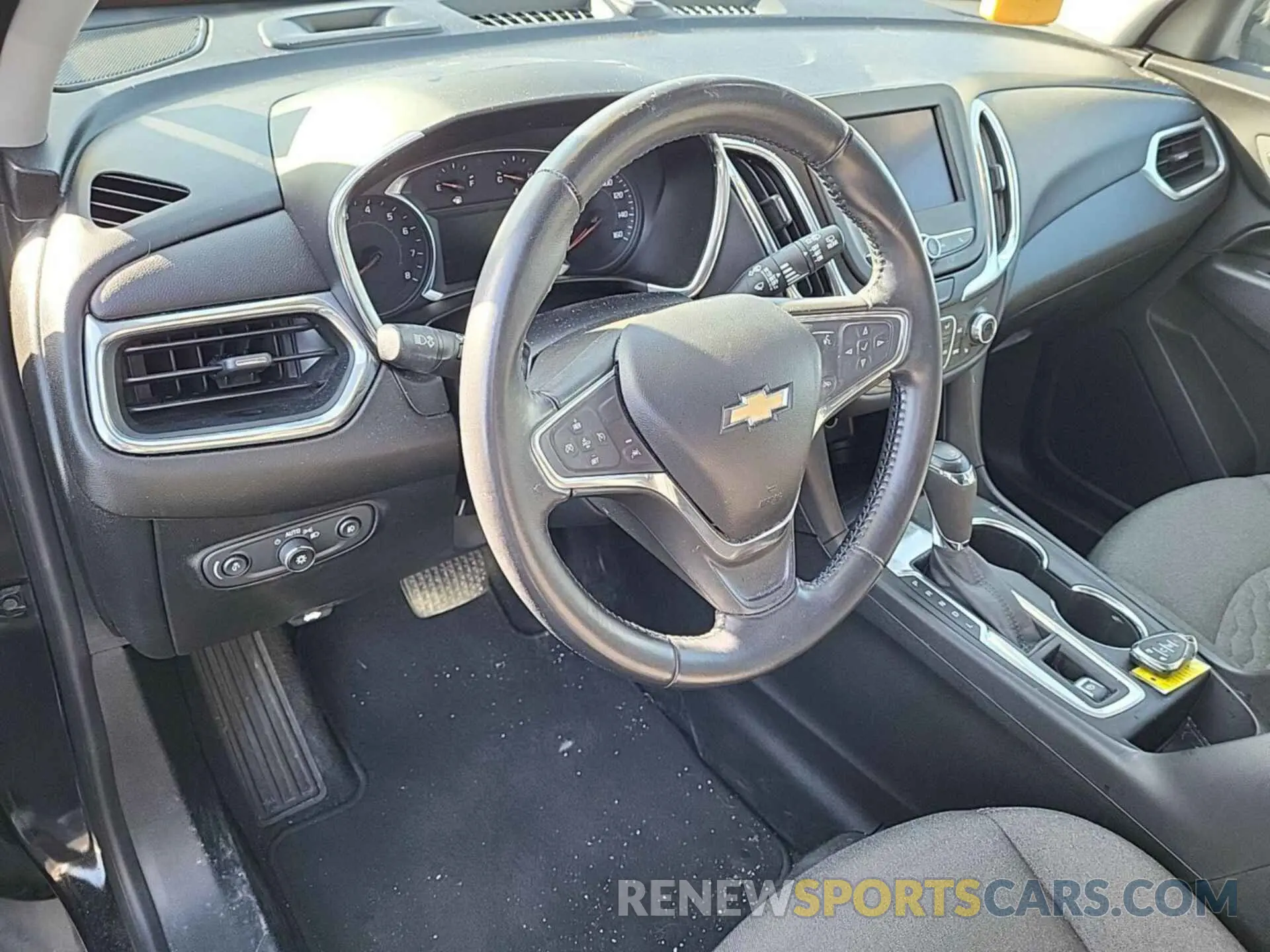 1 Photograph of a damaged car 2GNAXJEV8L6150810 CHEVROLET EQUINOX 2020