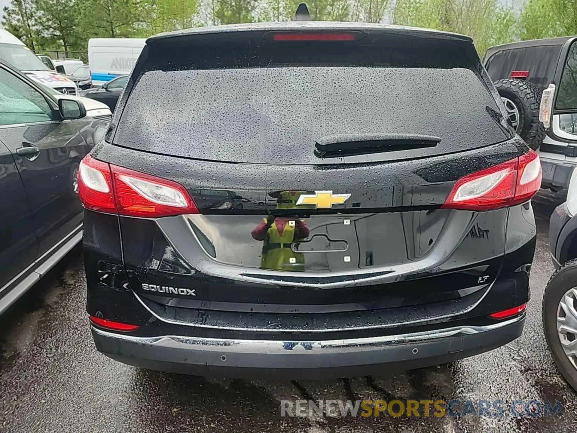 8 Photograph of a damaged car 2GNAXJEV8L6150810 CHEVROLET EQUINOX 2020