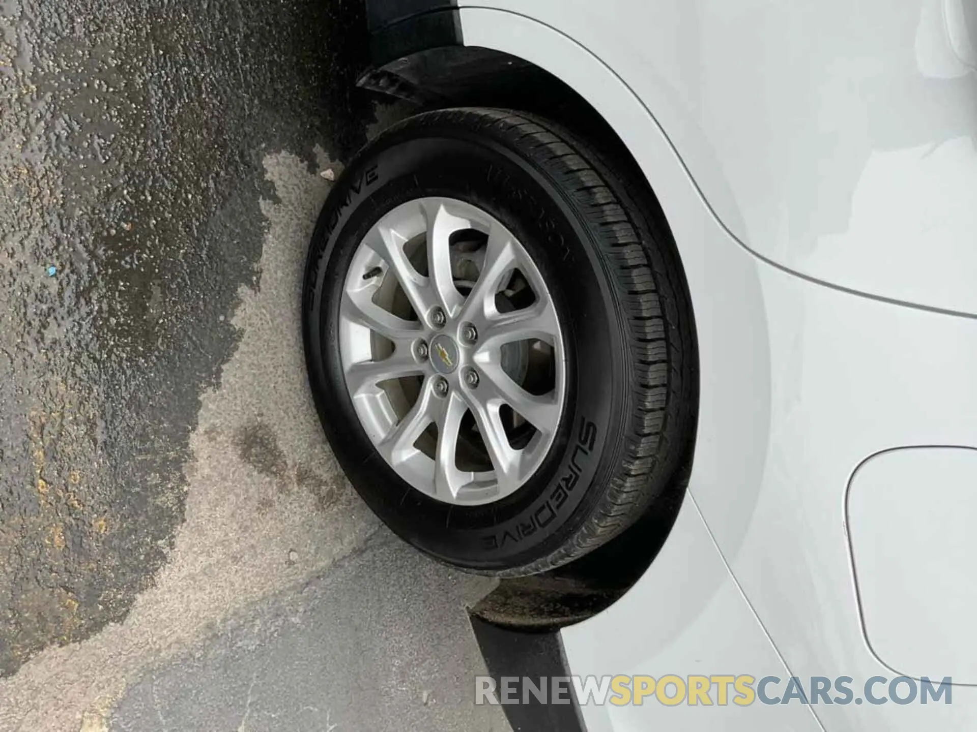 10 Photograph of a damaged car 2GNAXJEV8L6154579 CHEVROLET EQUINOX 2020