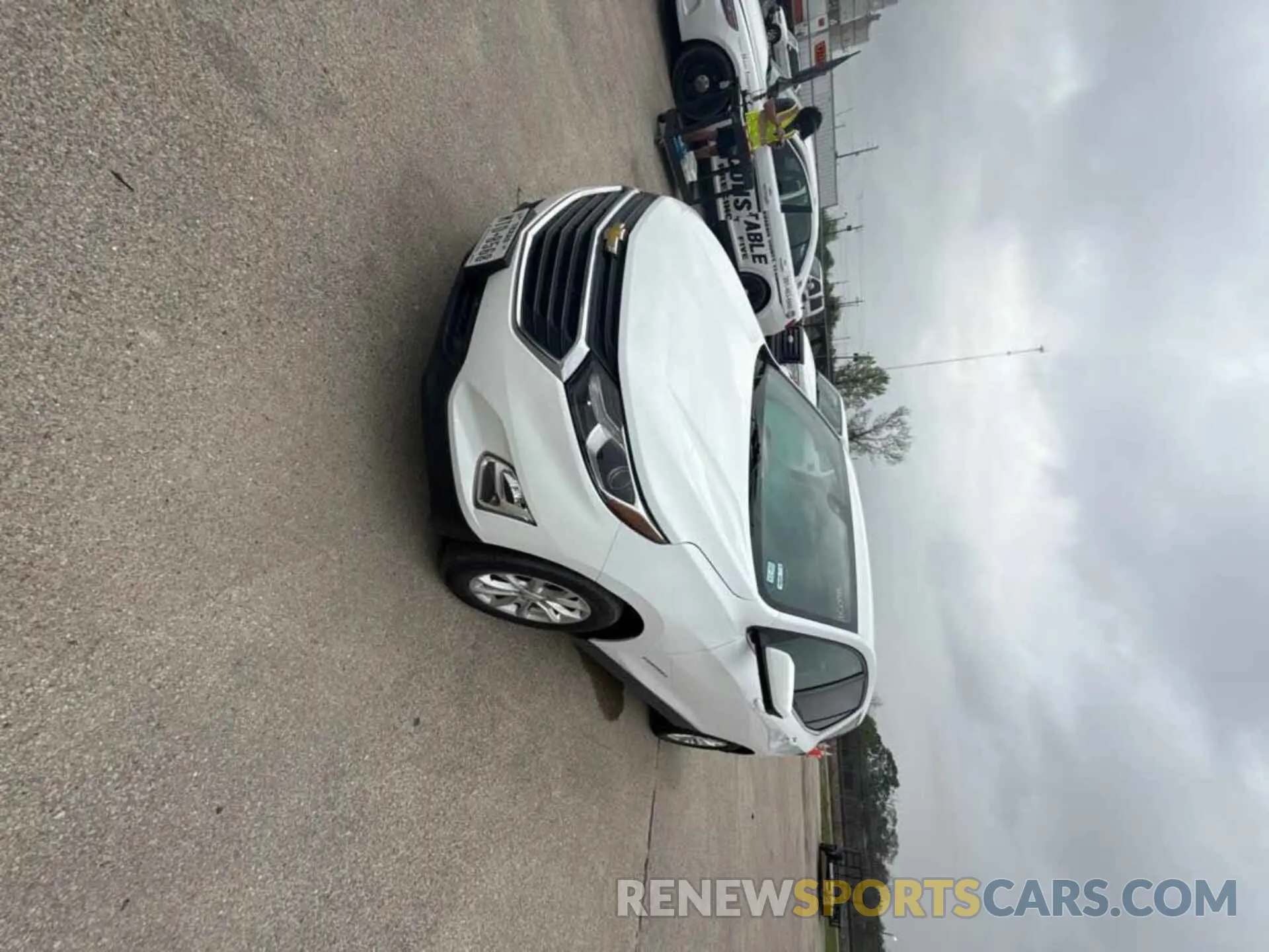 18 Photograph of a damaged car 2GNAXJEV8L6154579 CHEVROLET EQUINOX 2020