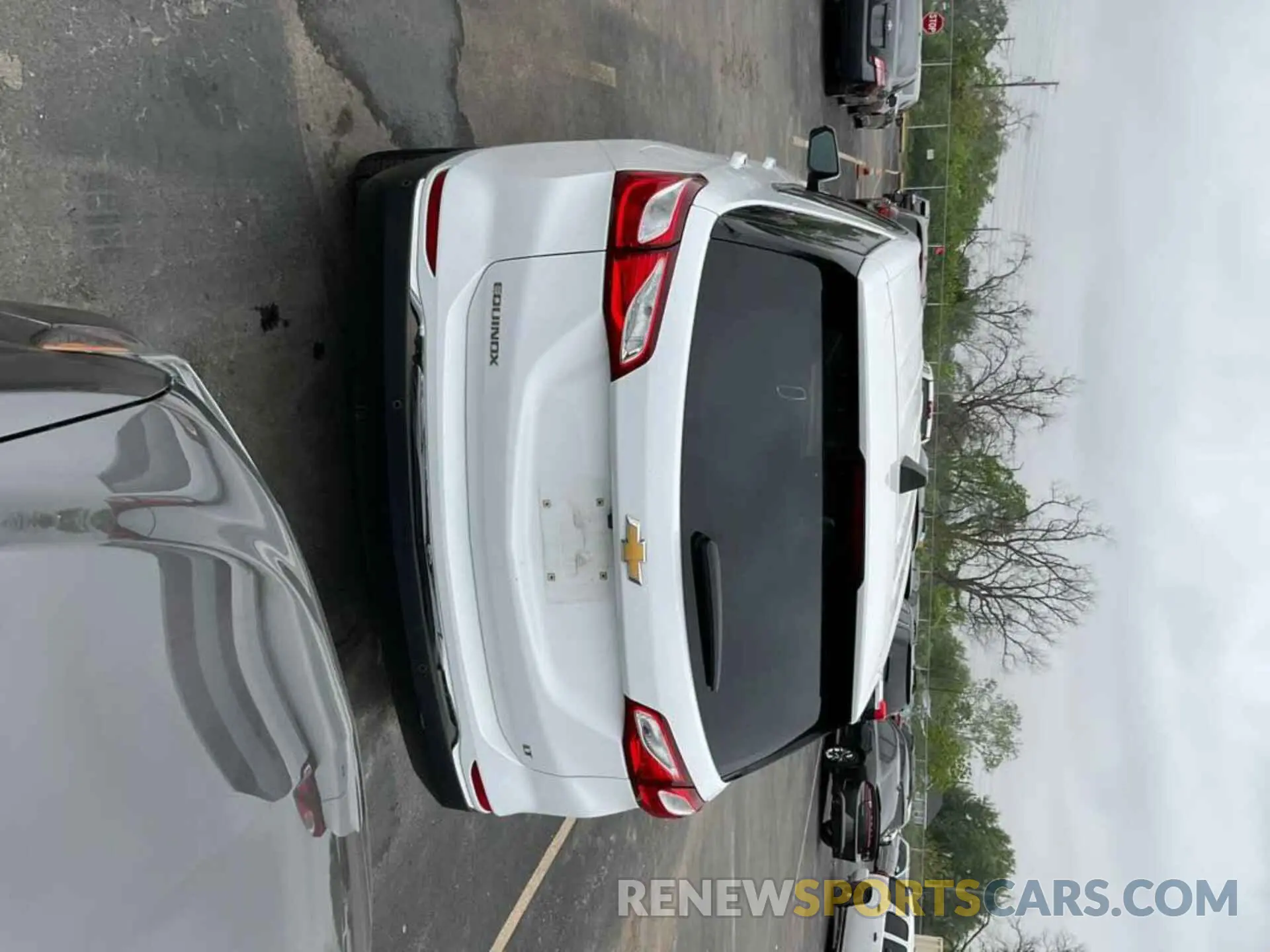 19 Photograph of a damaged car 2GNAXJEV8L6154579 CHEVROLET EQUINOX 2020