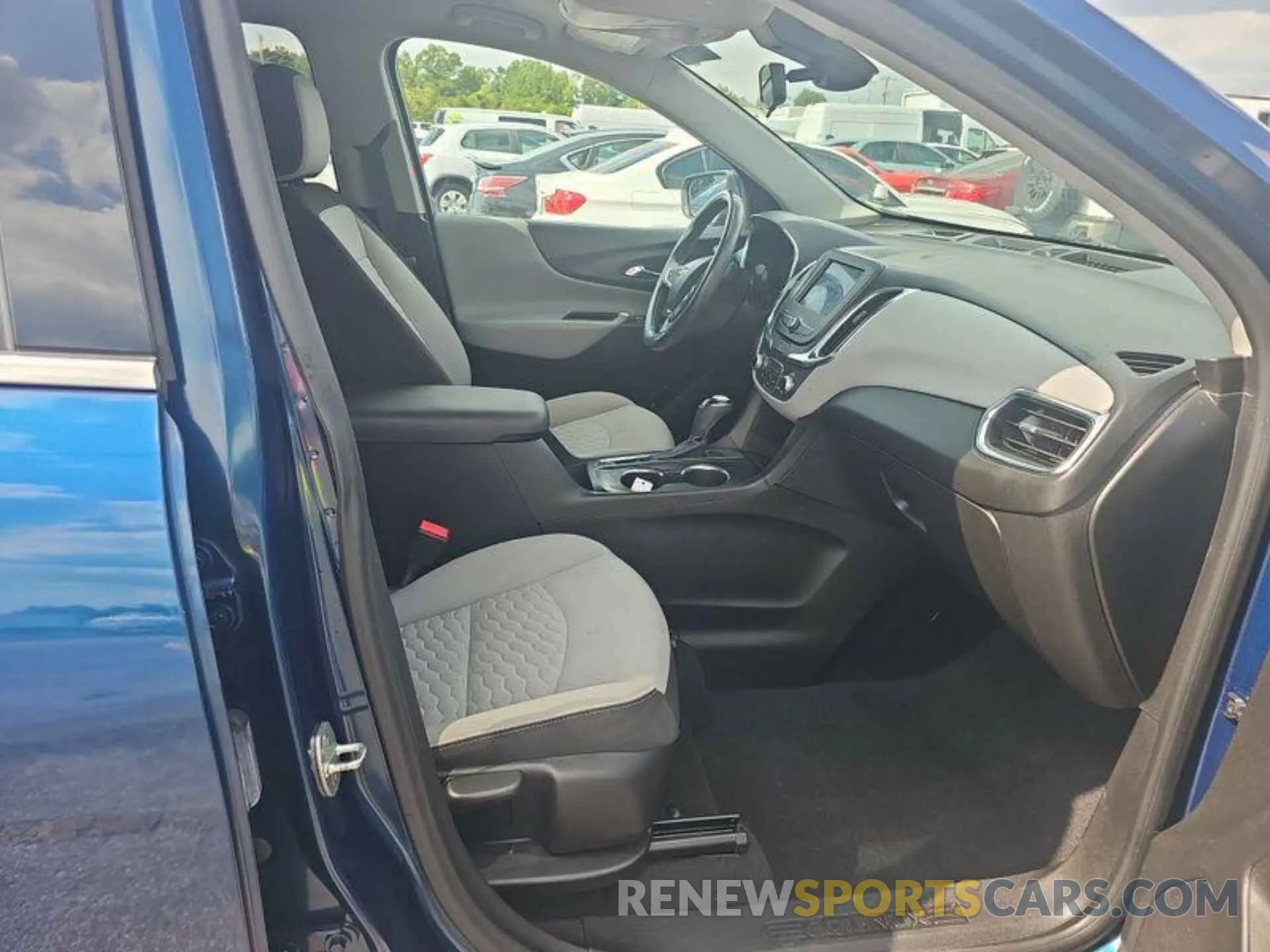 19 Photograph of a damaged car 2GNAXJEV8L6157403 CHEVROLET EQUINOX 2020