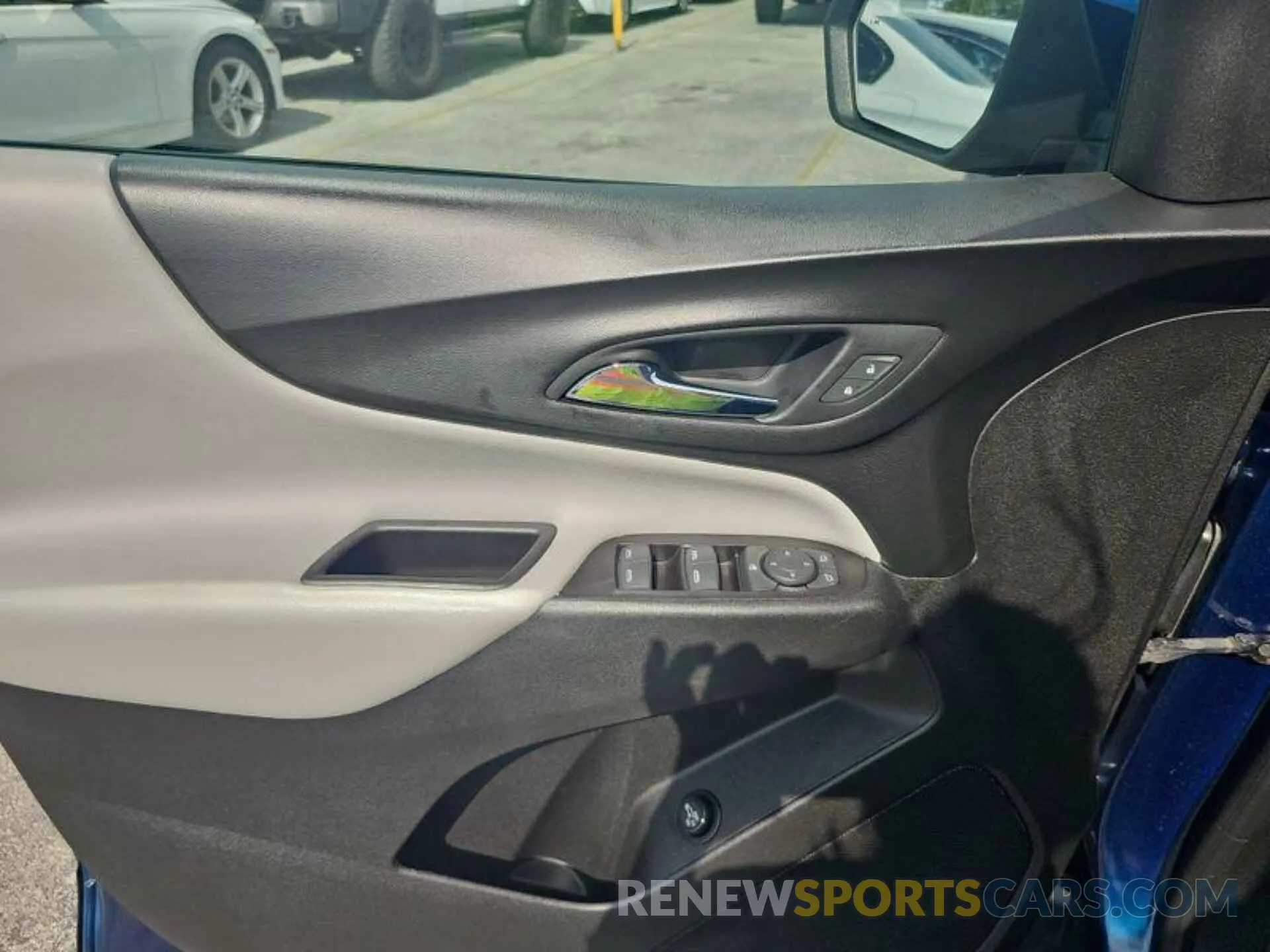 6 Photograph of a damaged car 2GNAXJEV8L6157403 CHEVROLET EQUINOX 2020