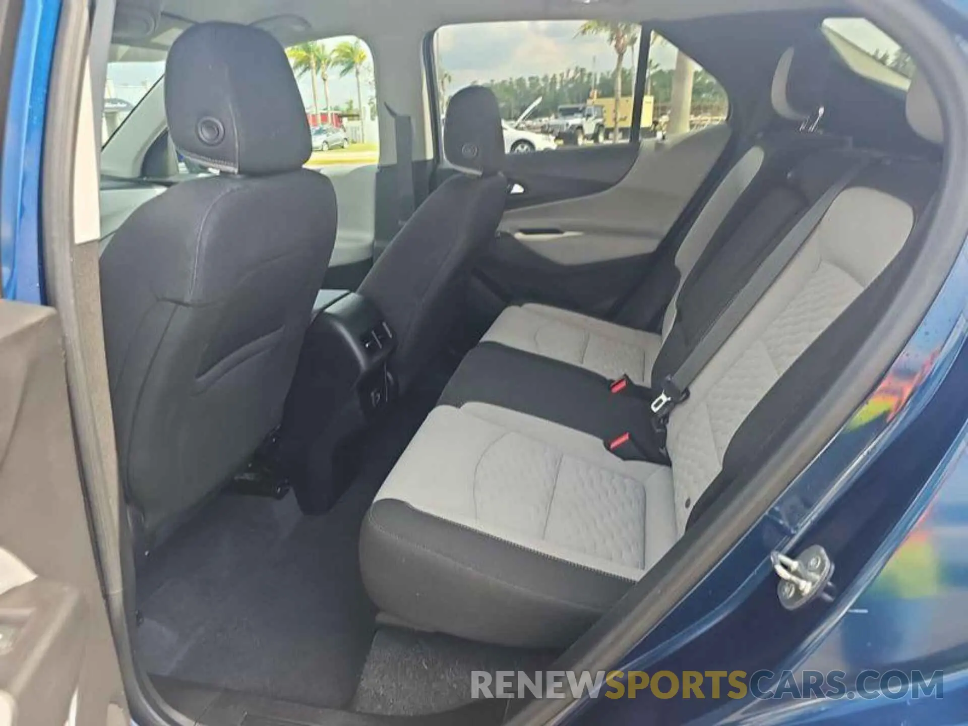 8 Photograph of a damaged car 2GNAXJEV8L6157403 CHEVROLET EQUINOX 2020