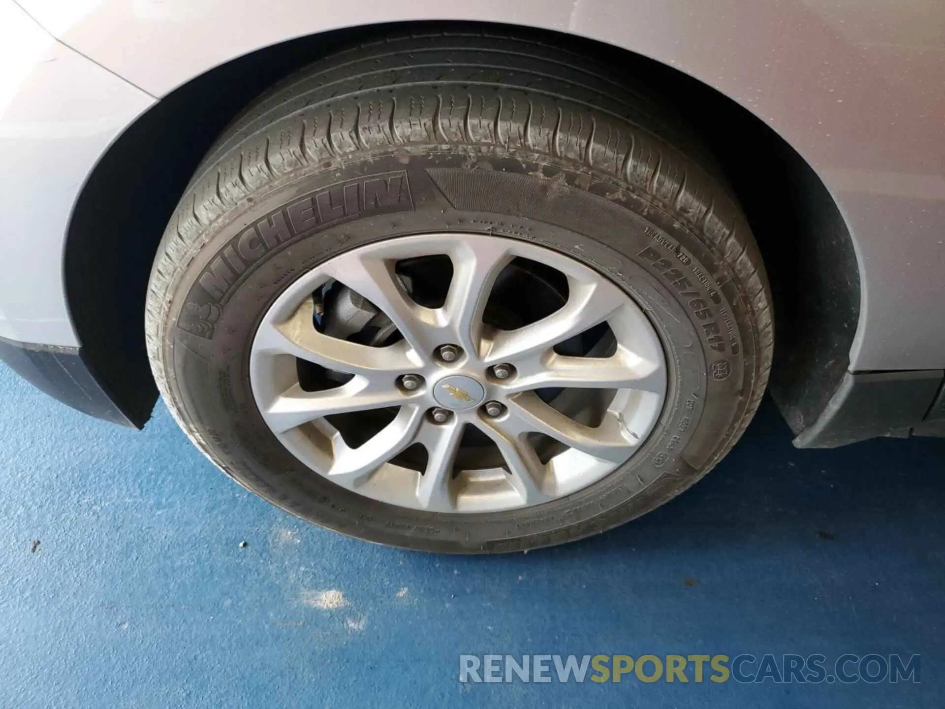 17 Photograph of a damaged car 2GNAXJEV8L6230995 CHEVROLET EQUINOX 2020