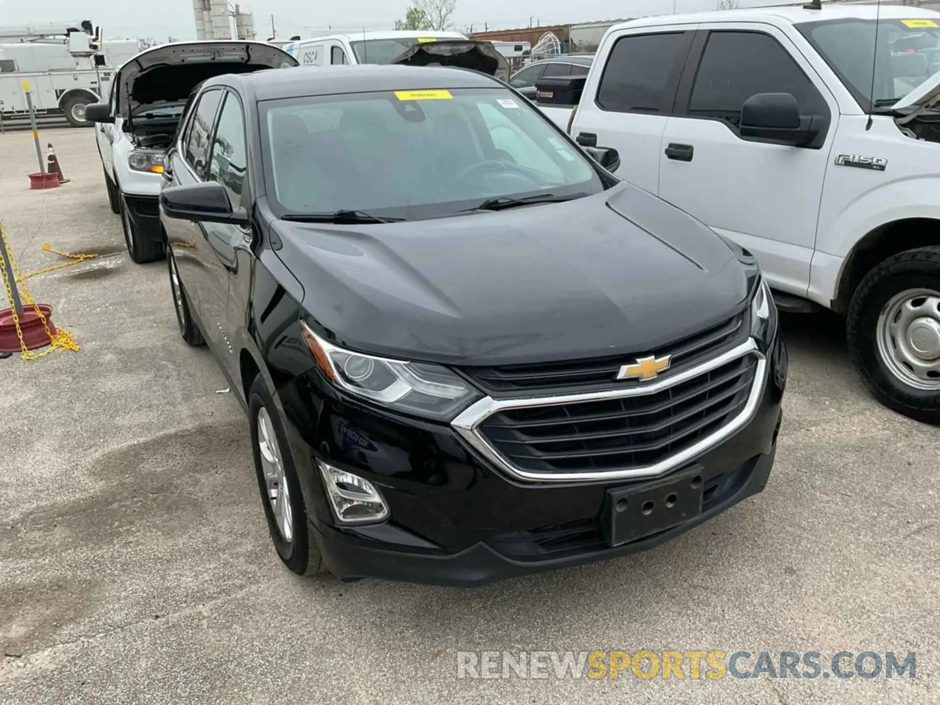 29 Photograph of a damaged car 2GNAXJEV8L6231046 CHEVROLET EQUINOX 2020