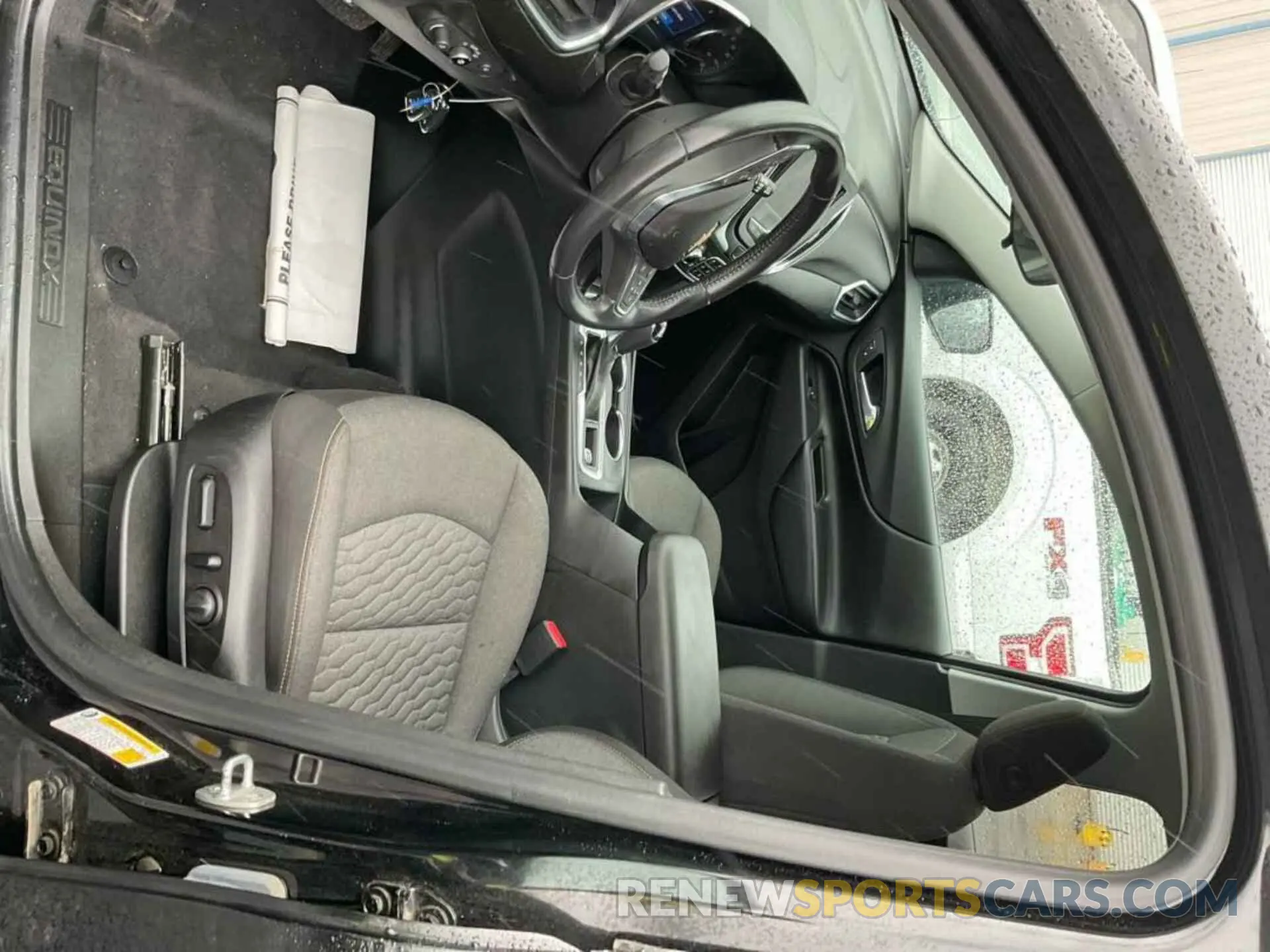 31 Photograph of a damaged car 2GNAXJEV8L6231046 CHEVROLET EQUINOX 2020