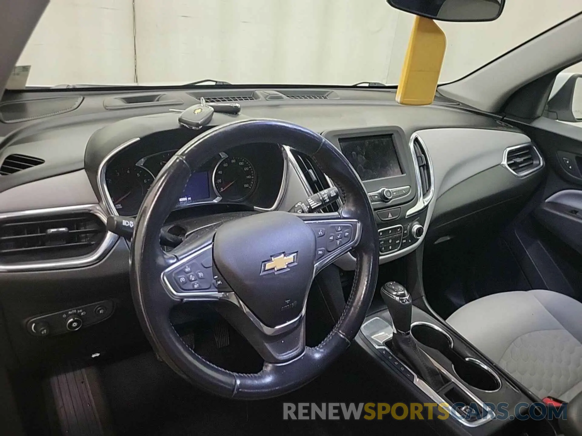 2 Photograph of a damaged car 2GNAXJEV8L6233511 CHEVROLET EQUINOX 2020