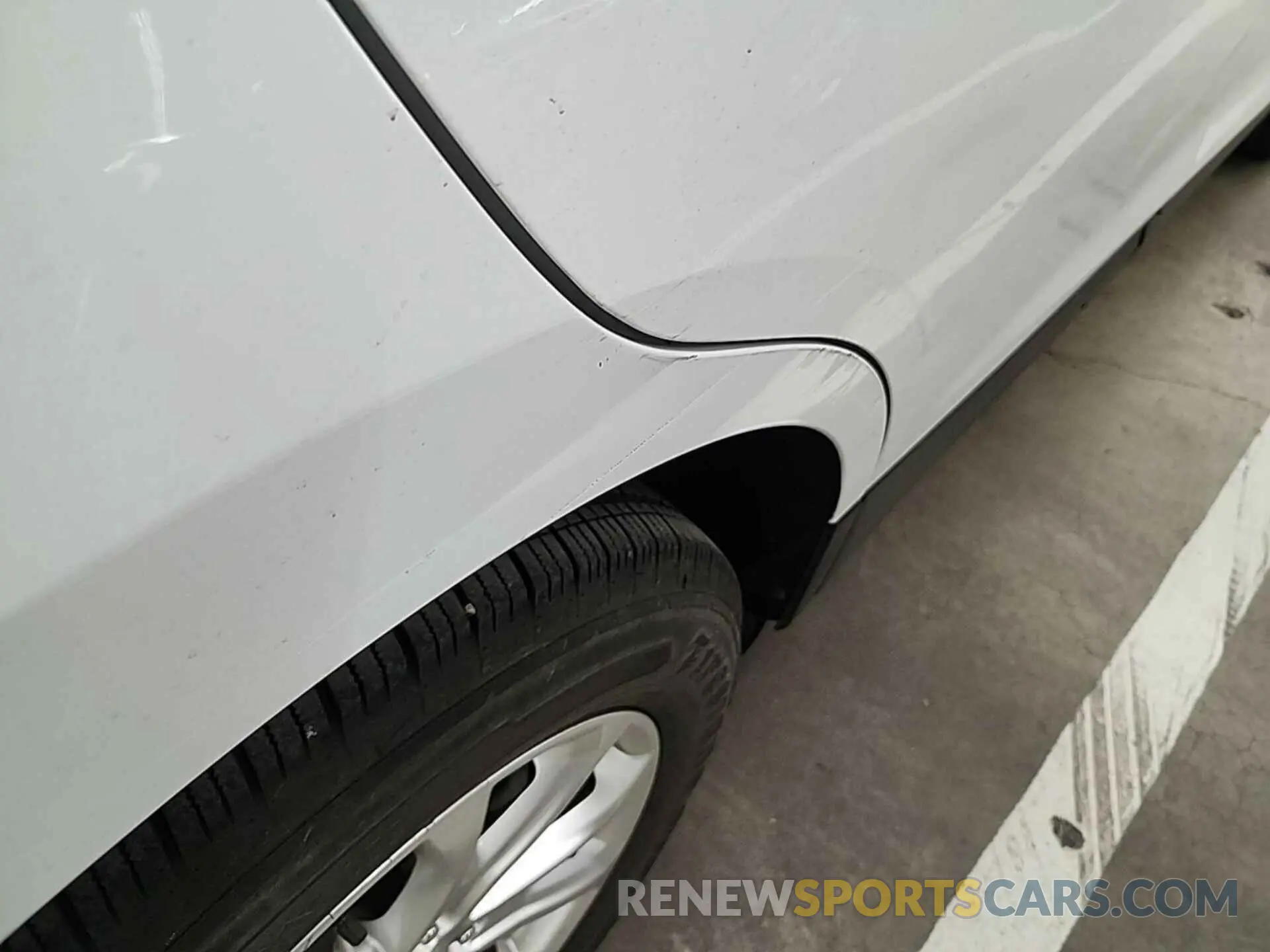 27 Photograph of a damaged car 2GNAXJEV8L6233511 CHEVROLET EQUINOX 2020