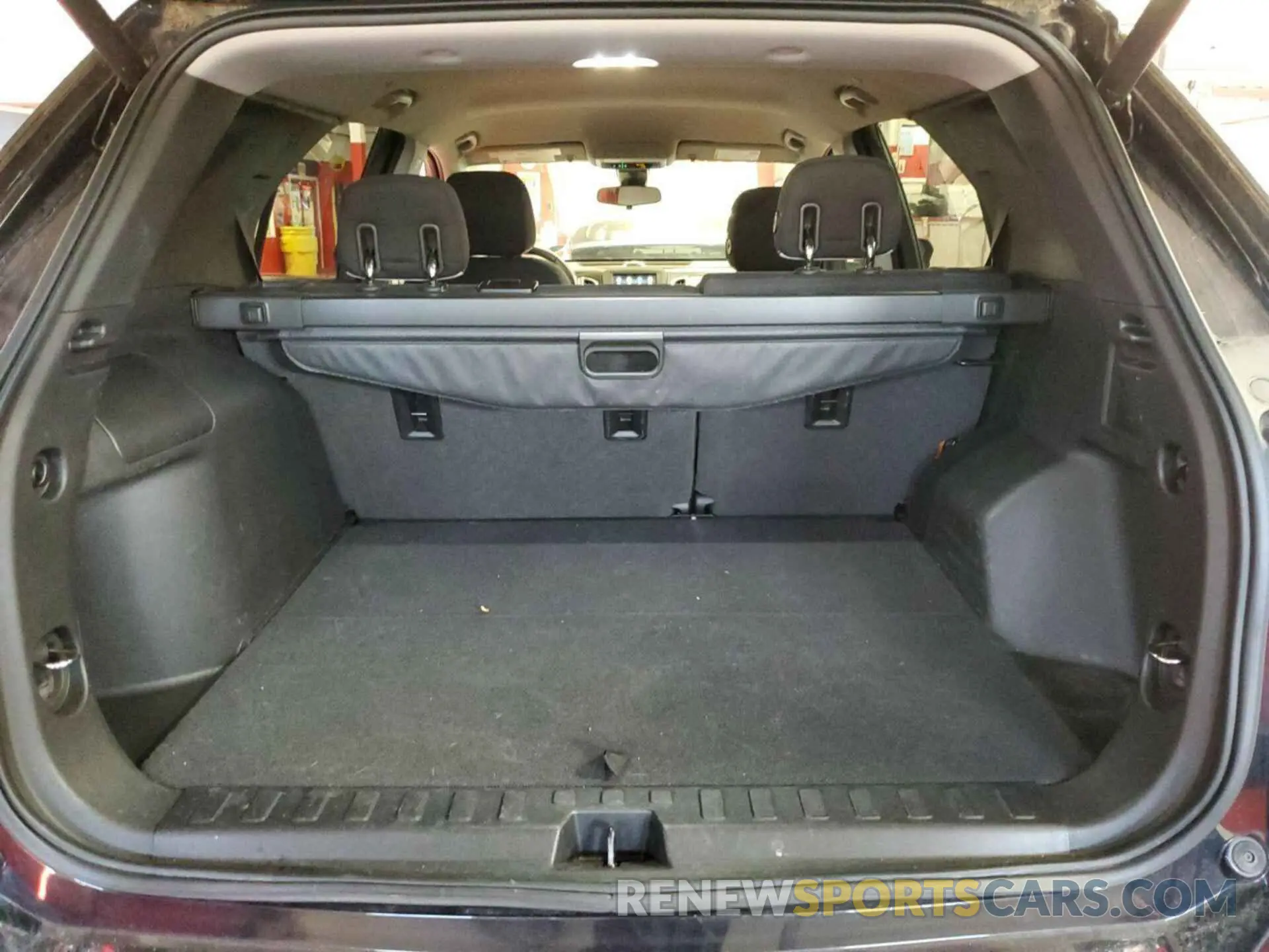 8 Photograph of a damaged car 2GNAXJEV8L6233525 CHEVROLET EQUINOX 2020