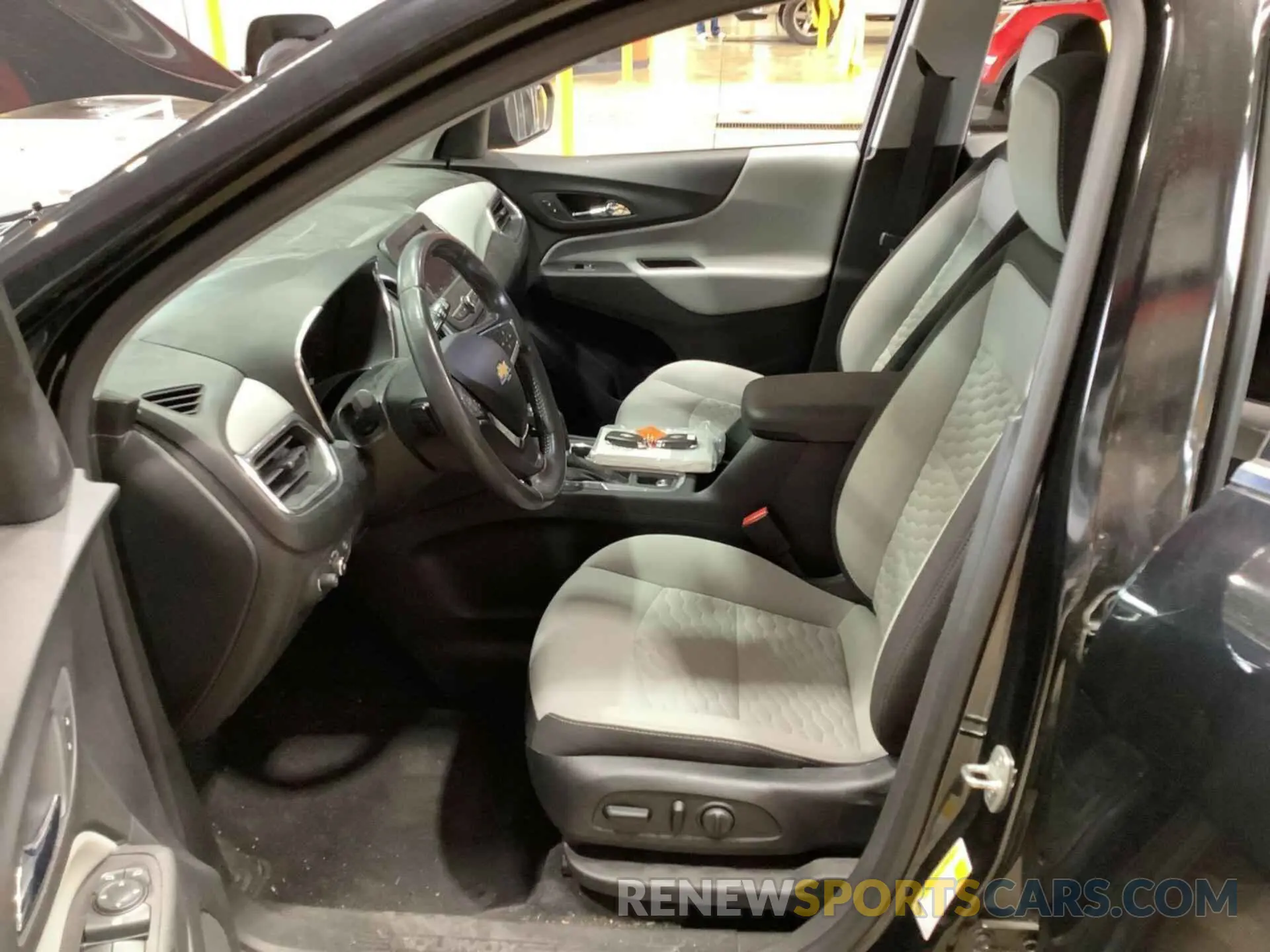 13 Photograph of a damaged car 2GNAXJEV8L6238563 CHEVROLET EQUINOX 2020