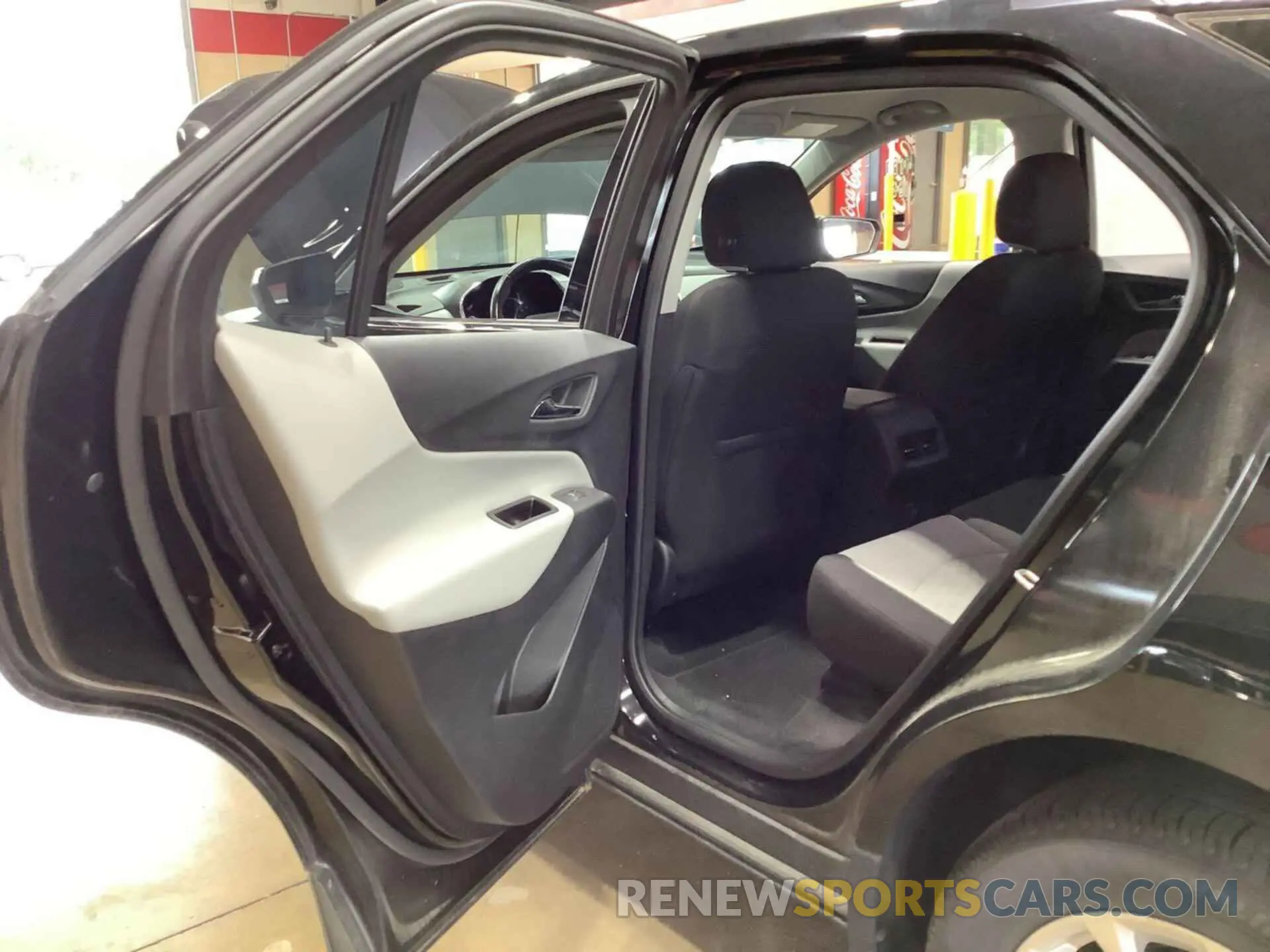23 Photograph of a damaged car 2GNAXJEV8L6238563 CHEVROLET EQUINOX 2020