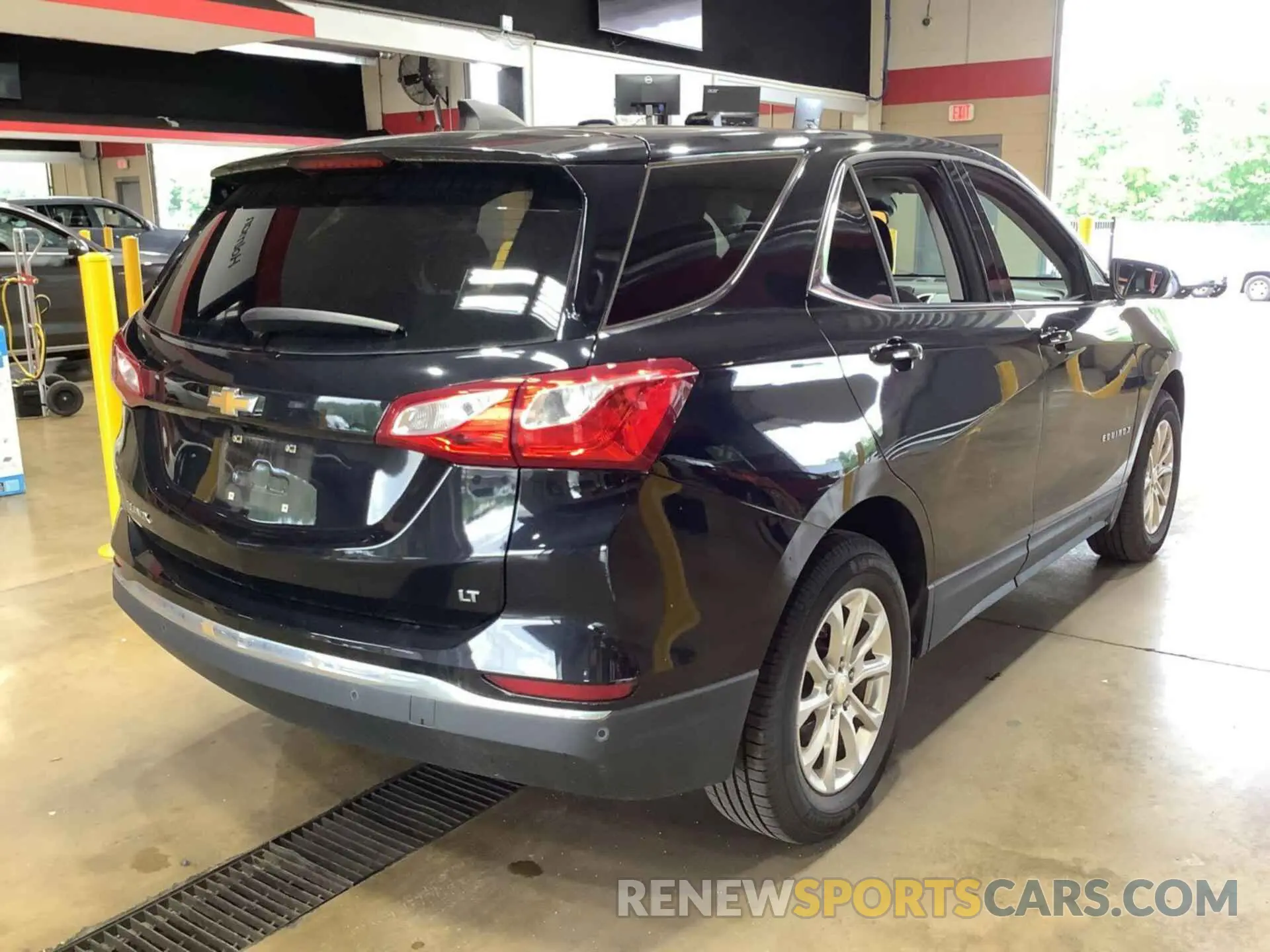 9 Photograph of a damaged car 2GNAXJEV8L6238563 CHEVROLET EQUINOX 2020