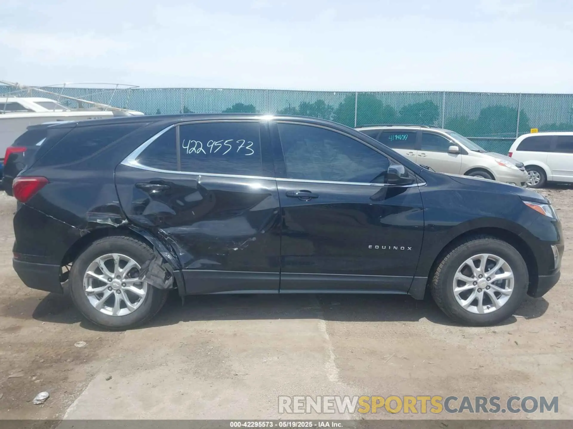 13 Photograph of a damaged car 2GNAXJEV9L6127505 CHEVROLET EQUINOX 2020