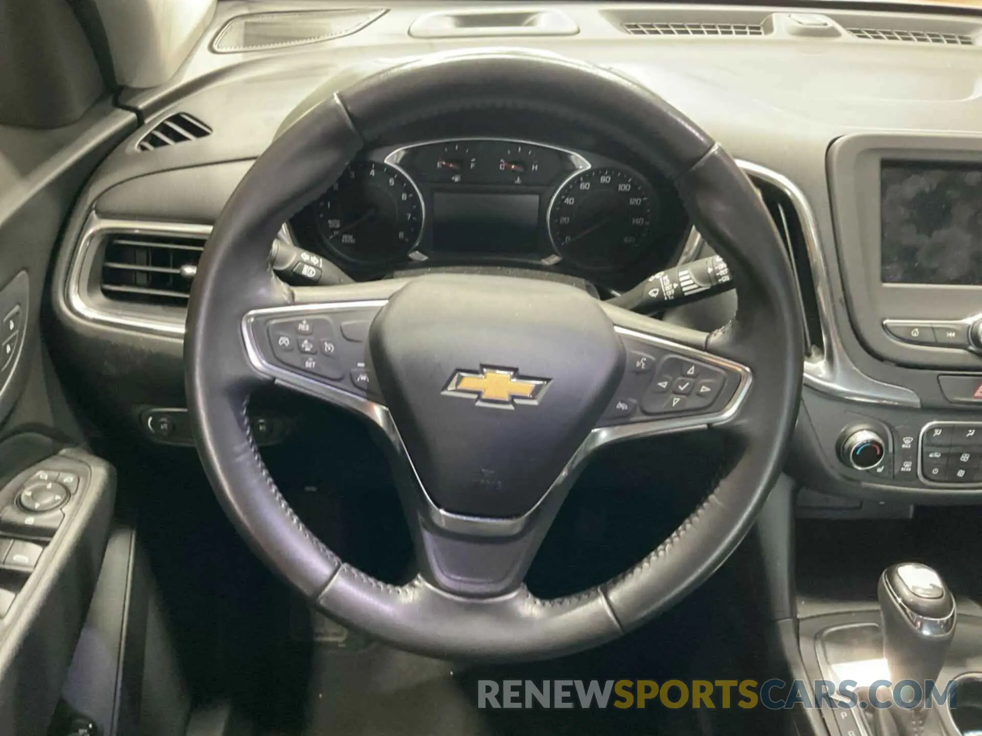 21 Photograph of a damaged car 2GNAXJEV9L6154610 CHEVROLET EQUINOX 2020