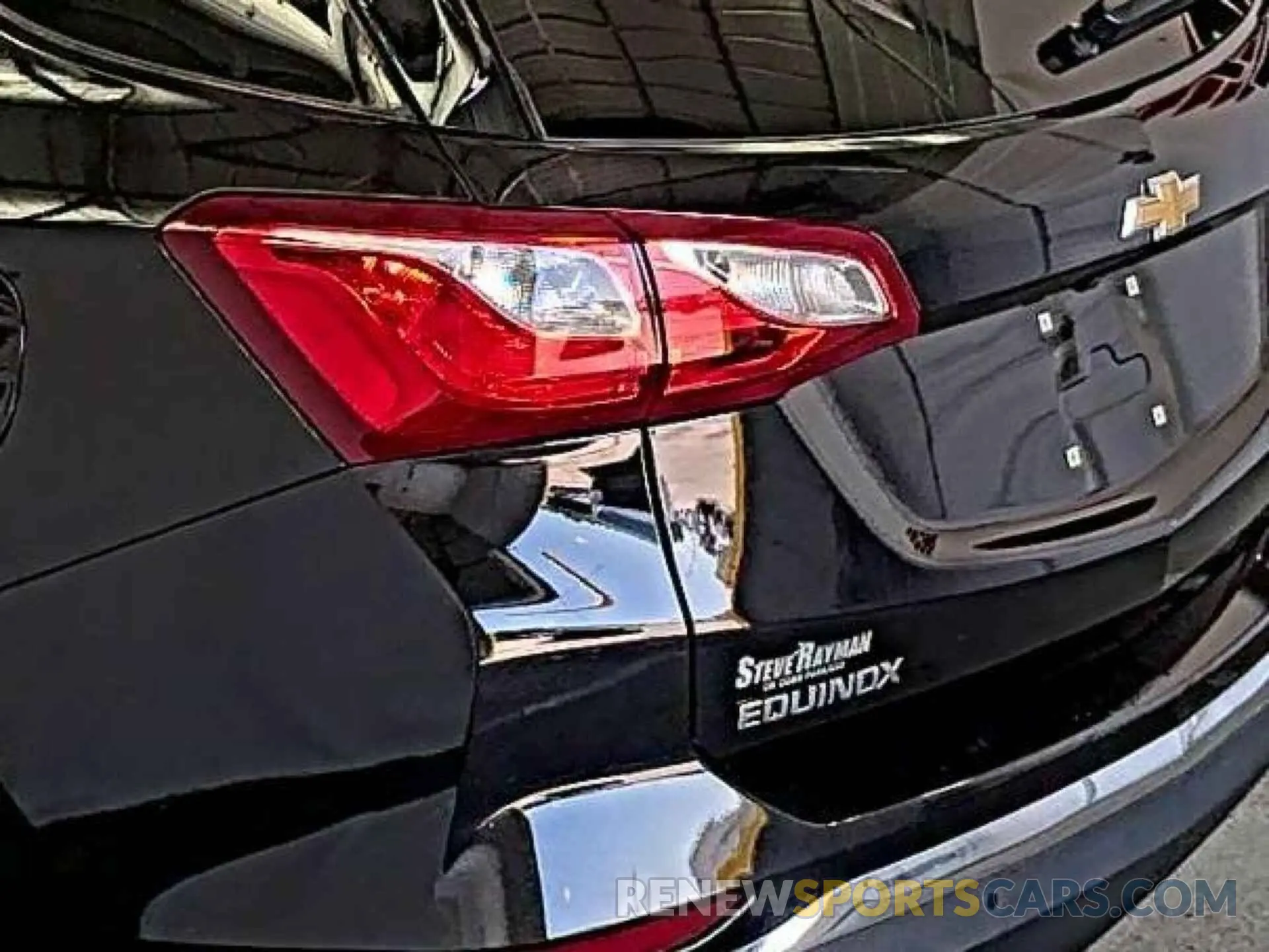 24 Photograph of a damaged car 2GNAXJEV9L6154610 CHEVROLET EQUINOX 2020