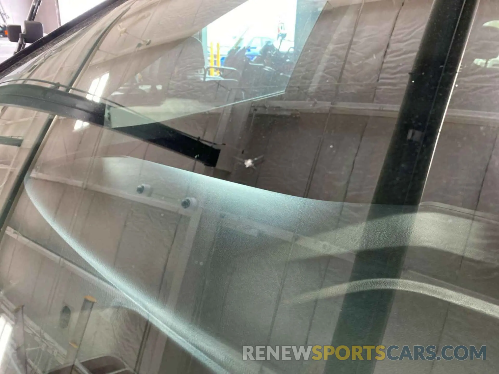 18 Photograph of a damaged car 2GNAXJEV9L6155286 CHEVROLET EQUINOX 2020