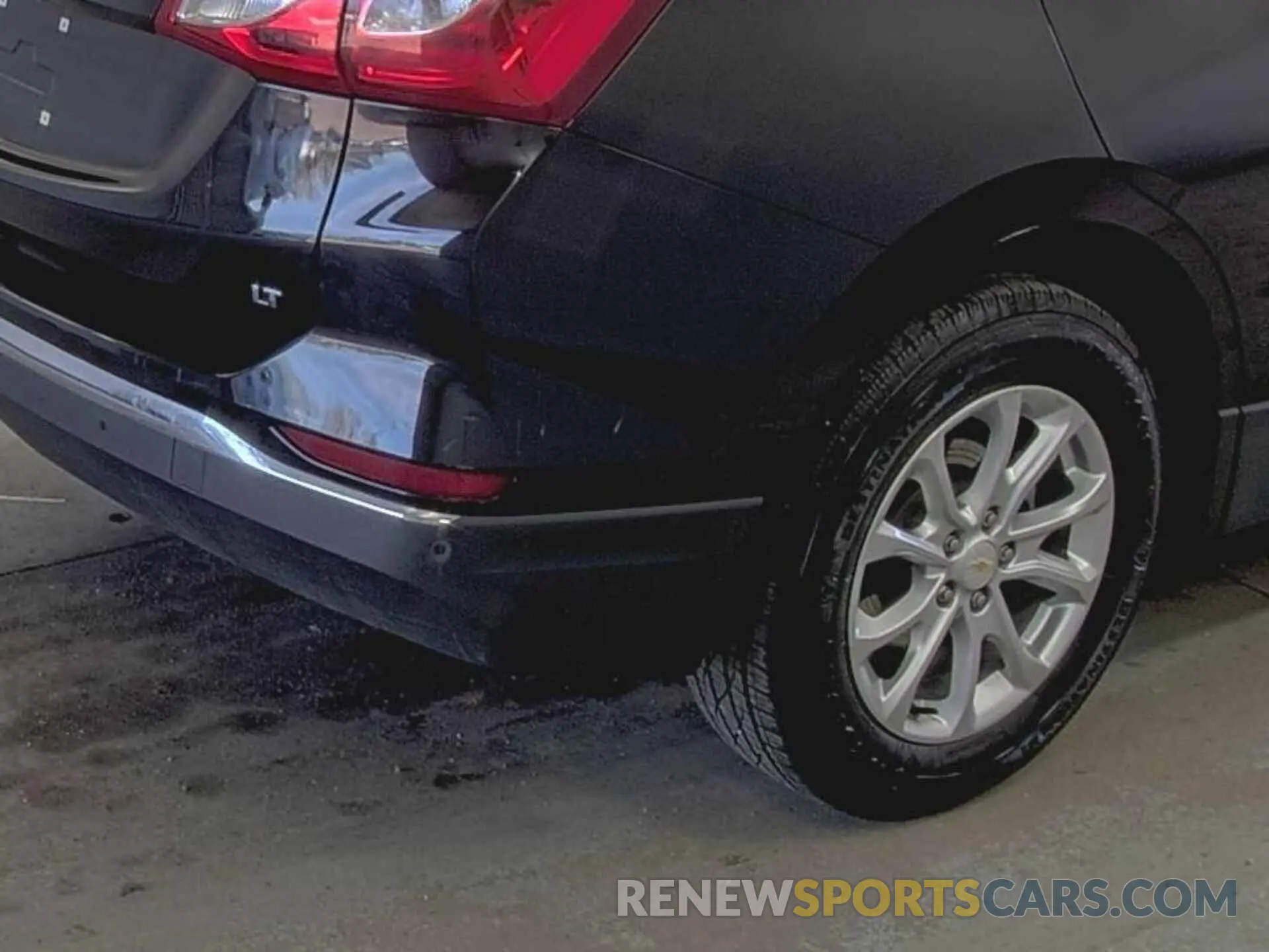 27 Photograph of a damaged car 2GNAXJEV9L6155286 CHEVROLET EQUINOX 2020