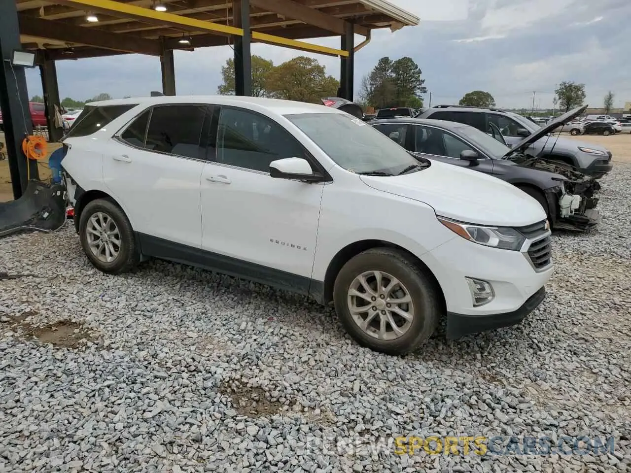 4 Photograph of a damaged car 2GNAXJEV9L6172525 CHEVROLET EQUINOX 2020