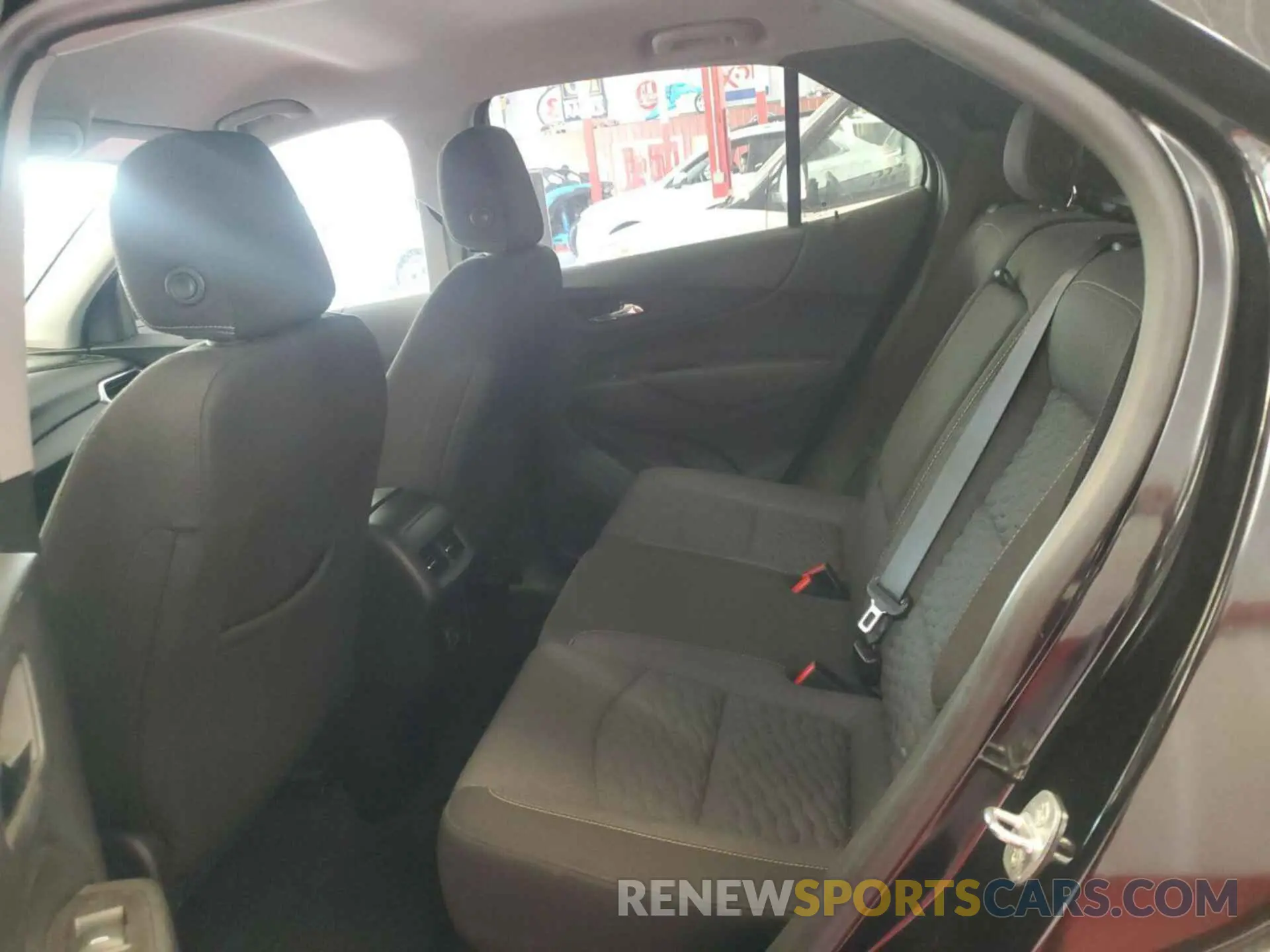 21 Photograph of a damaged car 2GNAXJEV9L6230424 CHEVROLET EQUINOX 2020