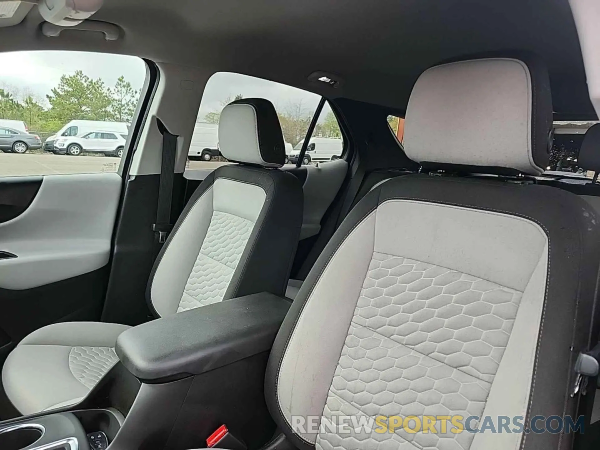 26 Photograph of a damaged car 2GNAXJEV9L6232108 CHEVROLET EQUINOX 2020