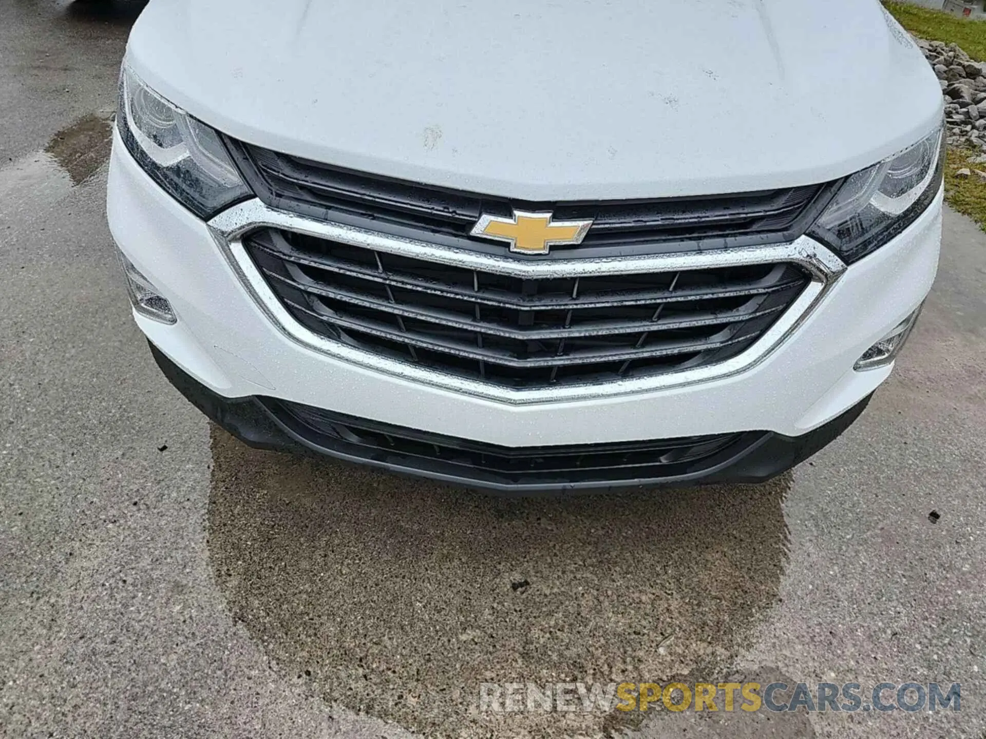 32 Photograph of a damaged car 2GNAXJEV9L6232108 CHEVROLET EQUINOX 2020