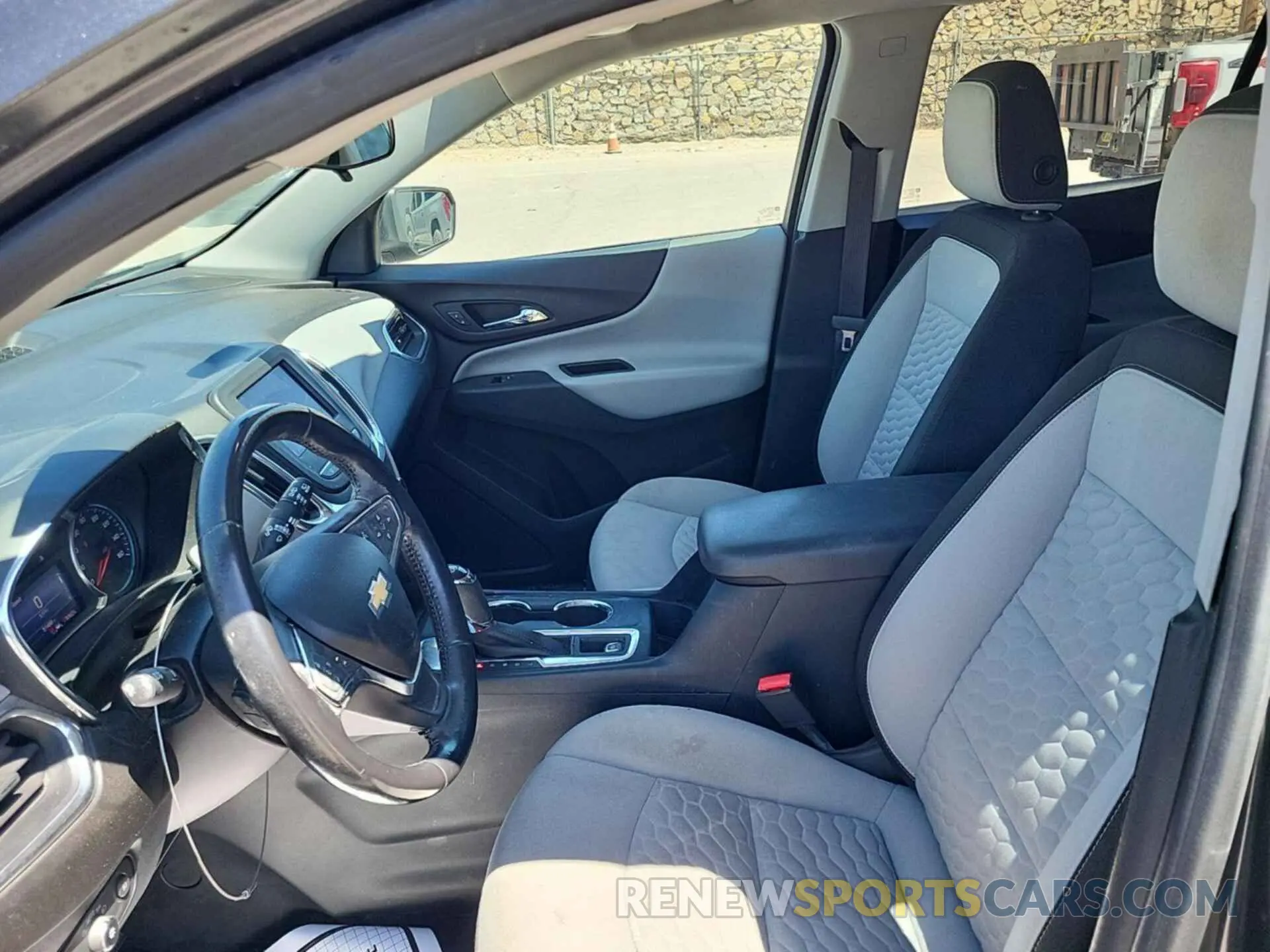 11 Photograph of a damaged car 2GNAXJEV9L6233159 CHEVROLET EQUINOX 2020