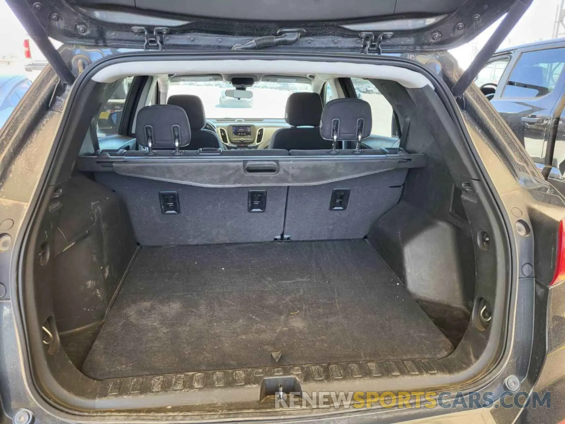 2 Photograph of a damaged car 2GNAXJEV9L6233159 CHEVROLET EQUINOX 2020