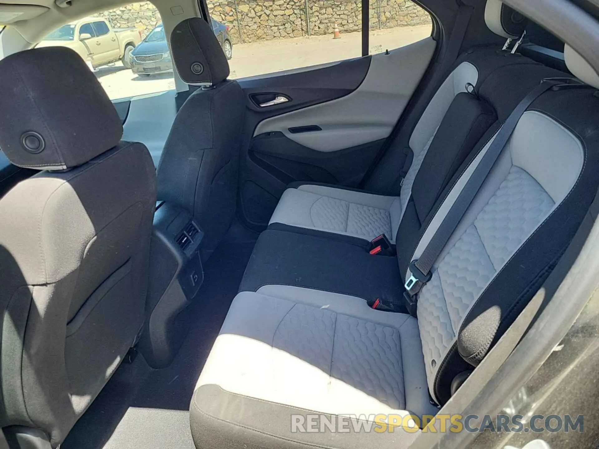 21 Photograph of a damaged car 2GNAXJEV9L6233159 CHEVROLET EQUINOX 2020