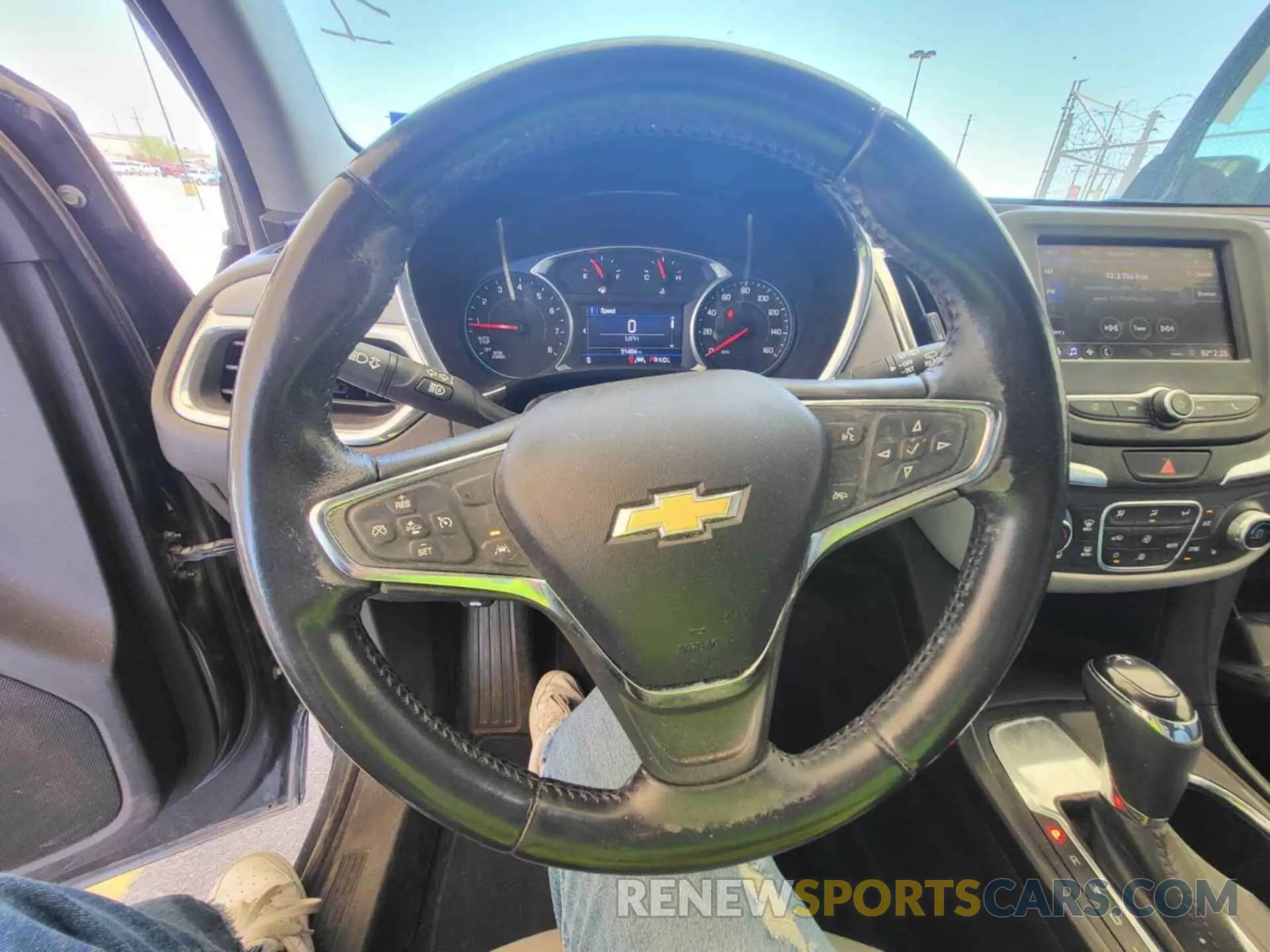 3 Photograph of a damaged car 2GNAXJEV9L6233159 CHEVROLET EQUINOX 2020