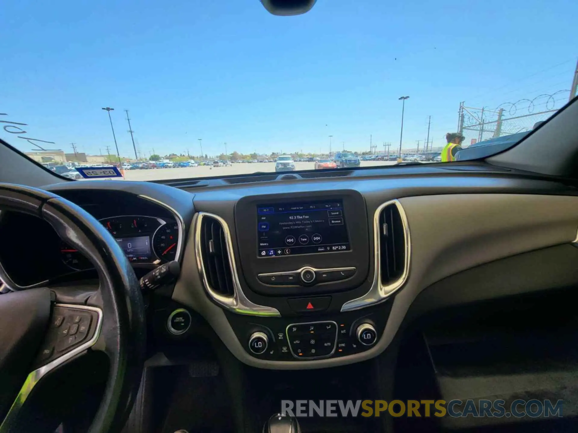 5 Photograph of a damaged car 2GNAXJEV9L6233159 CHEVROLET EQUINOX 2020