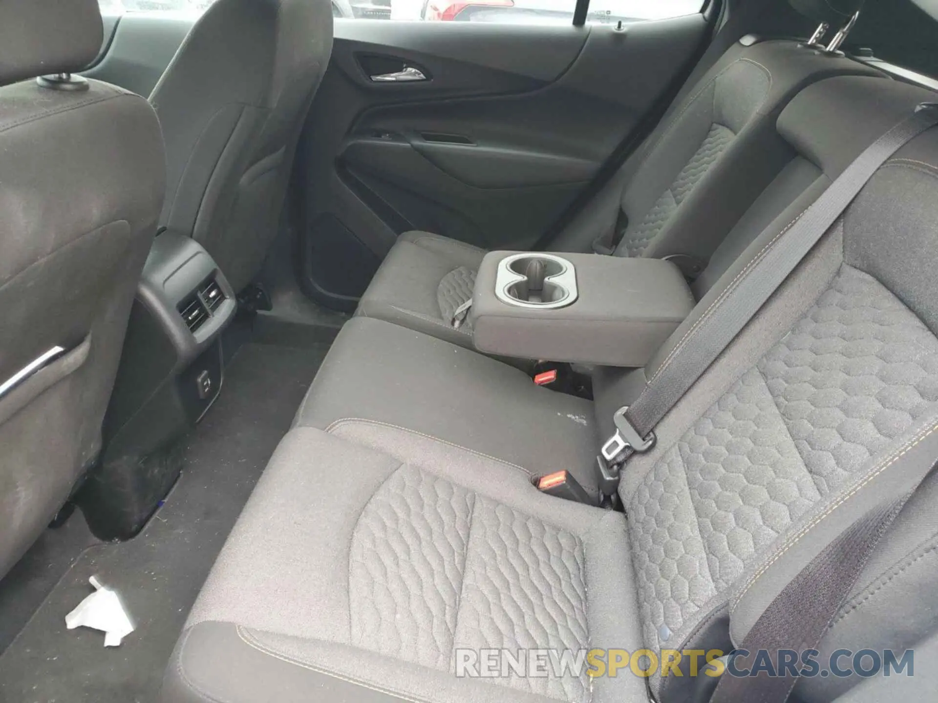 8 Photograph of a damaged car 2GNAXJEV9L6235655 CHEVROLET EQUINOX 2020