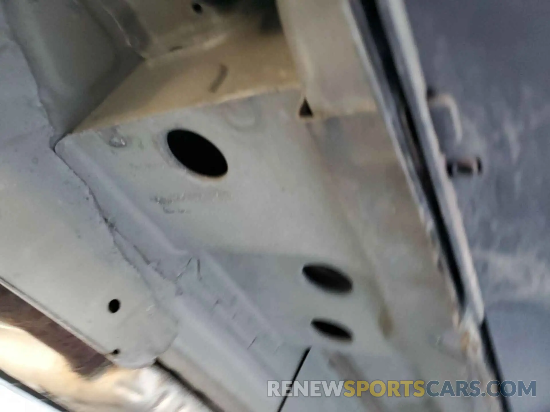 13 Photograph of a damaged car 2GNAXJEV9L6236398 CHEVROLET EQUINOX 2020