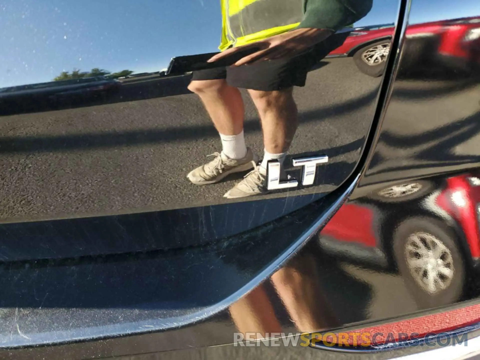 26 Photograph of a damaged car 2GNAXJEV9L6236398 CHEVROLET EQUINOX 2020