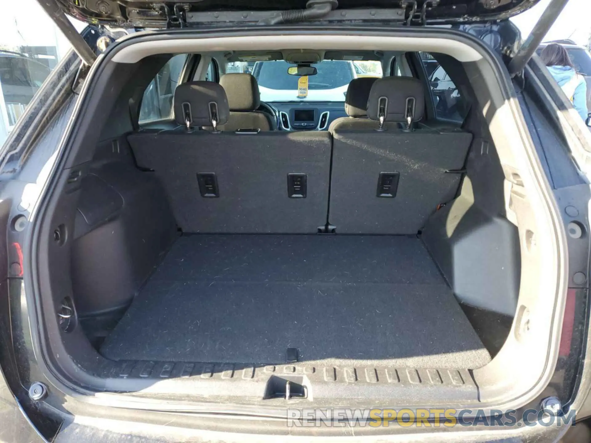 7 Photograph of a damaged car 2GNAXJEV9L6236398 CHEVROLET EQUINOX 2020