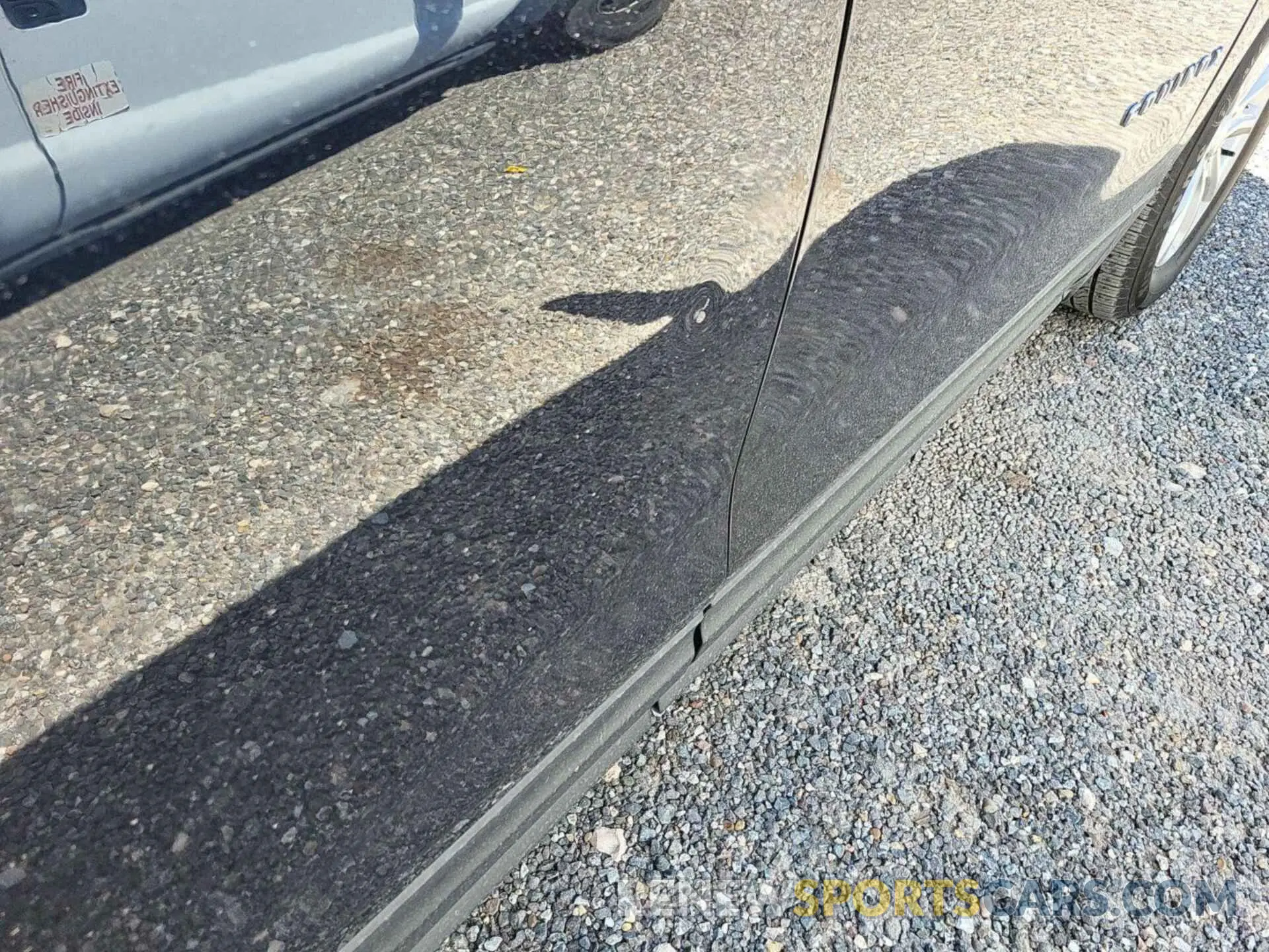 18 Photograph of a damaged car 2GNAXJEV9L6241004 CHEVROLET EQUINOX 2020