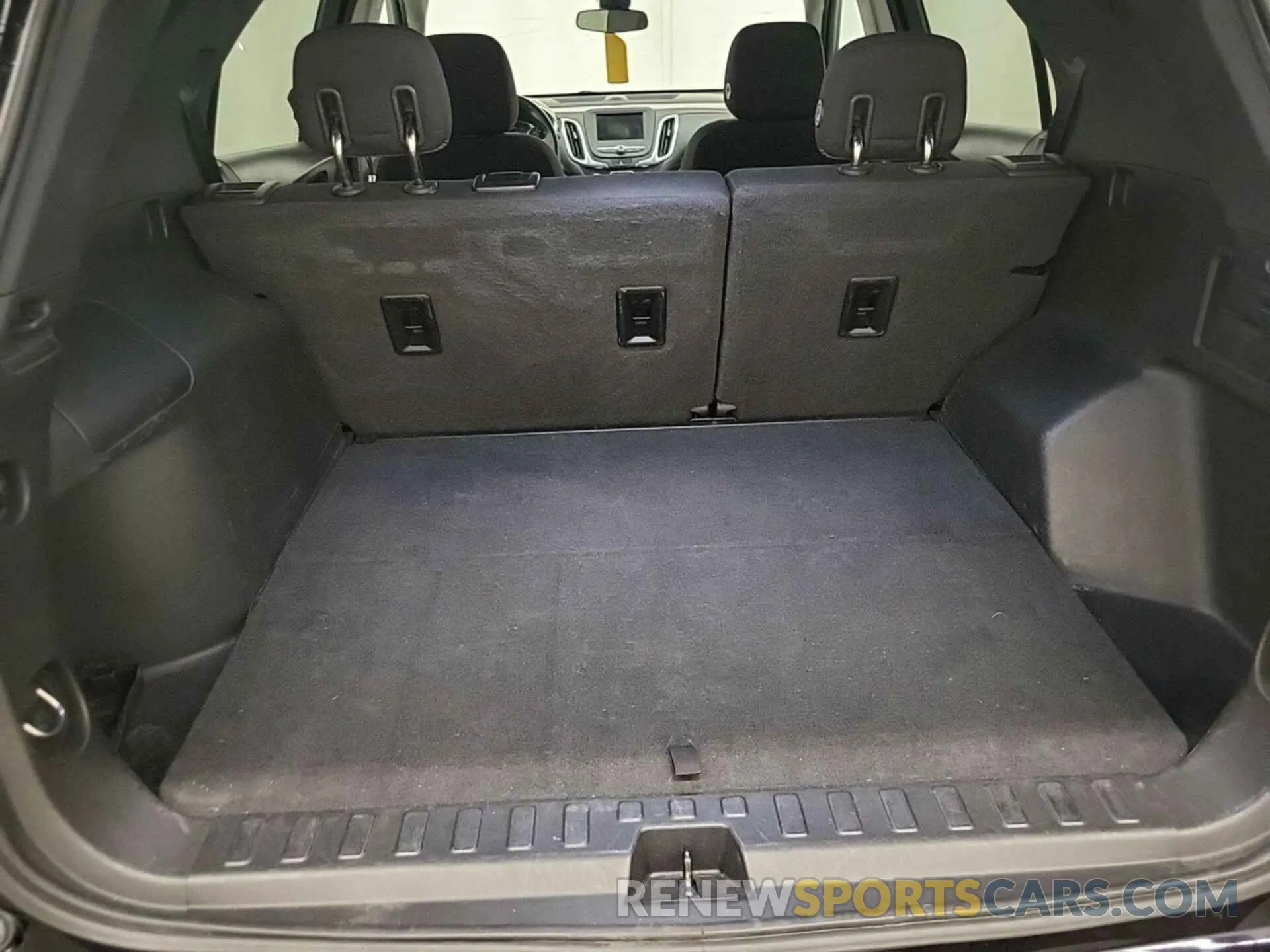 26 Photograph of a damaged car 2GNAXJEV9L6244517 CHEVROLET EQUINOX 2020