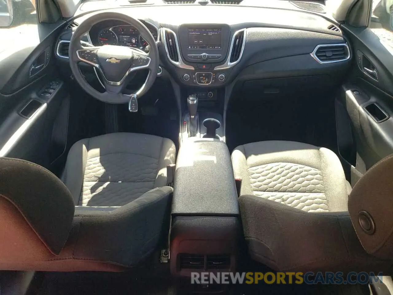 8 Photograph of a damaged car 2GNAXJEV9L6260345 CHEVROLET EQUINOX 2020