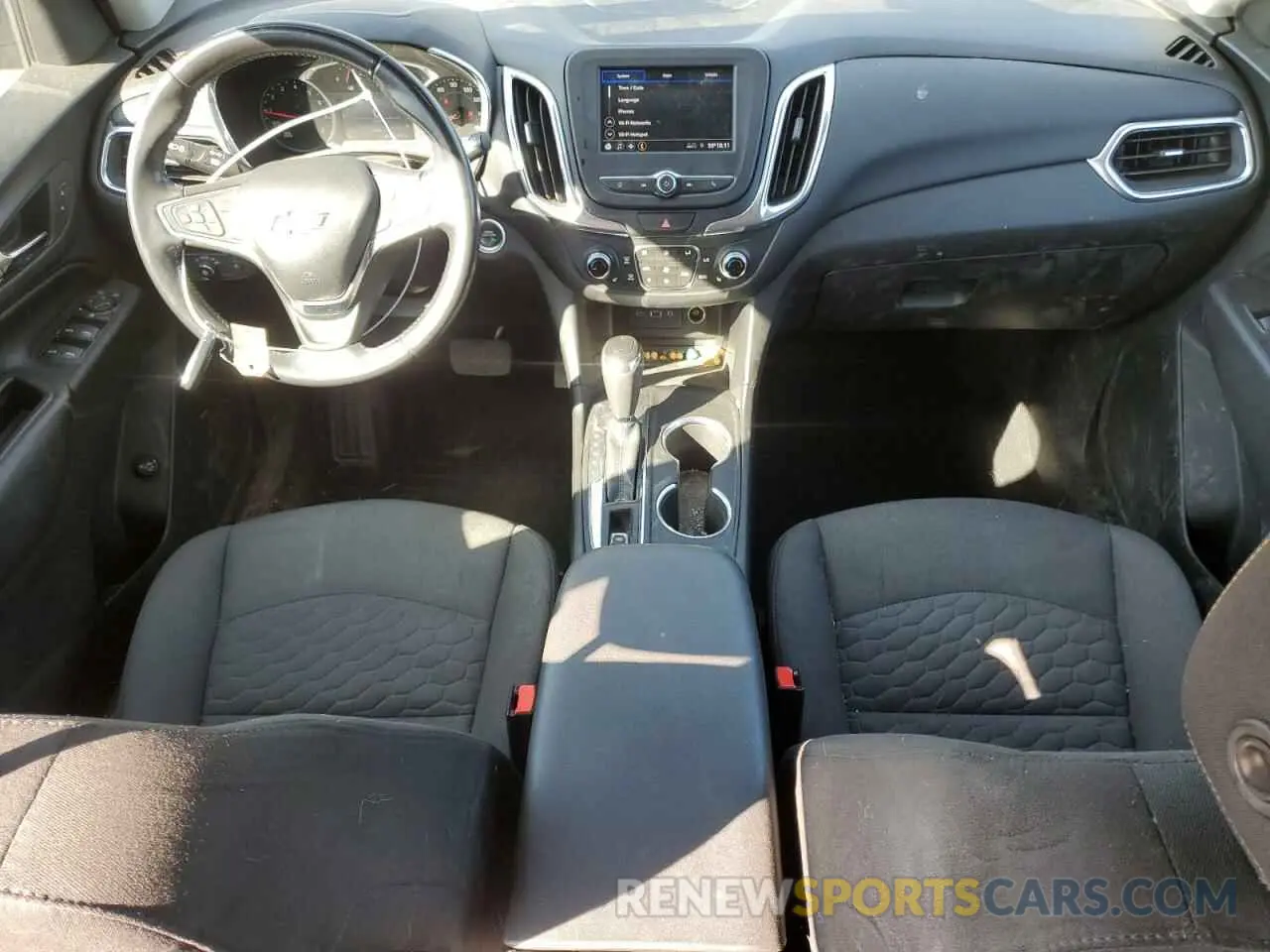 8 Photograph of a damaged car 2GNAXJEVXL6120160 CHEVROLET EQUINOX 2020