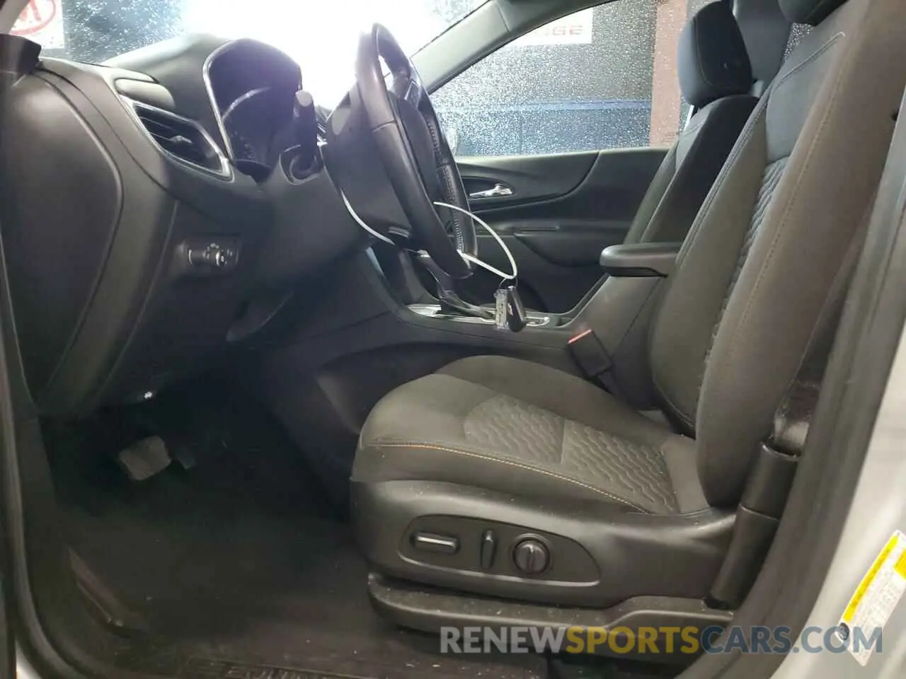 7 Photograph of a damaged car 2GNAXJEVXL6124631 CHEVROLET EQUINOX 2020