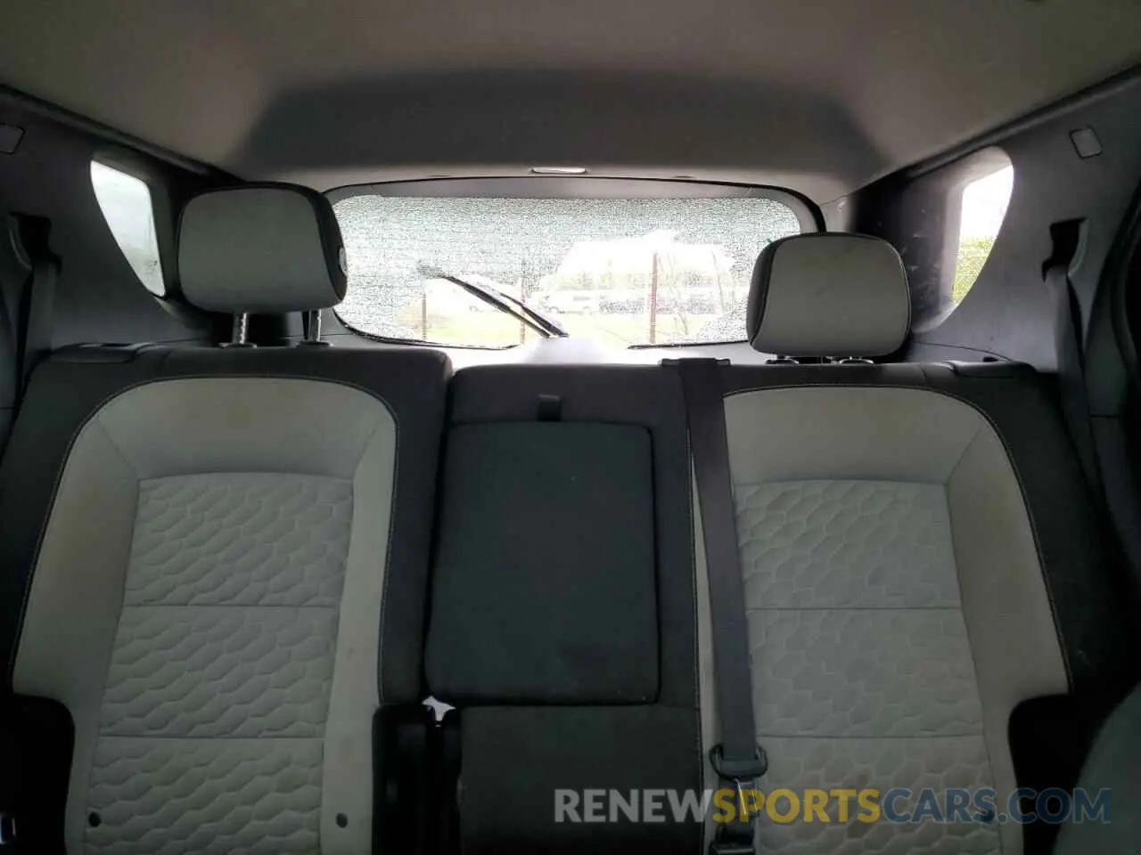10 Photograph of a damaged car 2GNAXJEVXL6130252 CHEVROLET EQUINOX 2020