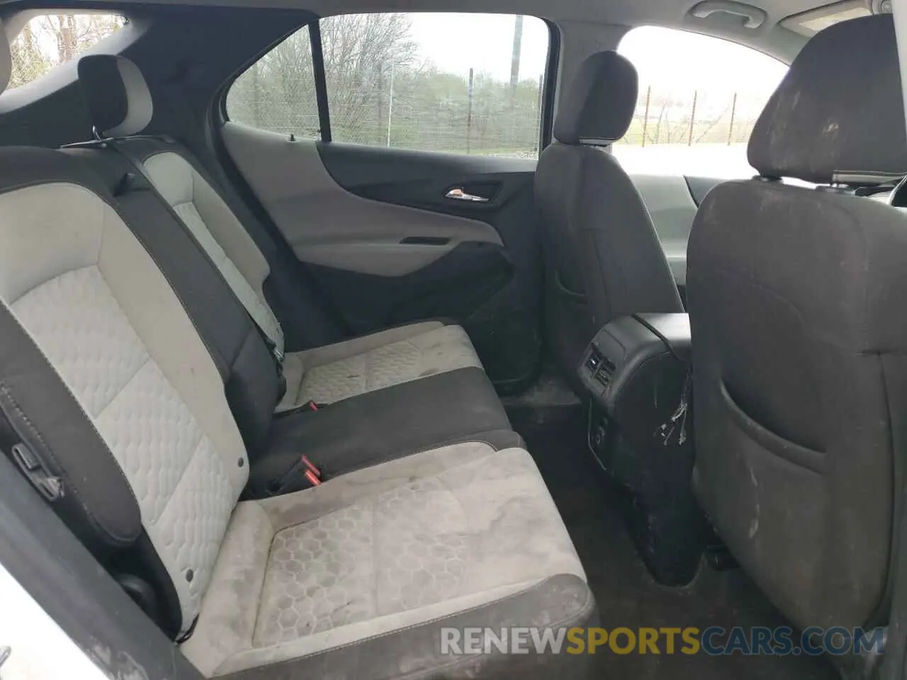 11 Photograph of a damaged car 2GNAXJEVXL6130252 CHEVROLET EQUINOX 2020