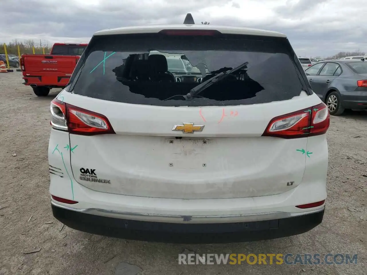 6 Photograph of a damaged car 2GNAXJEVXL6130252 CHEVROLET EQUINOX 2020