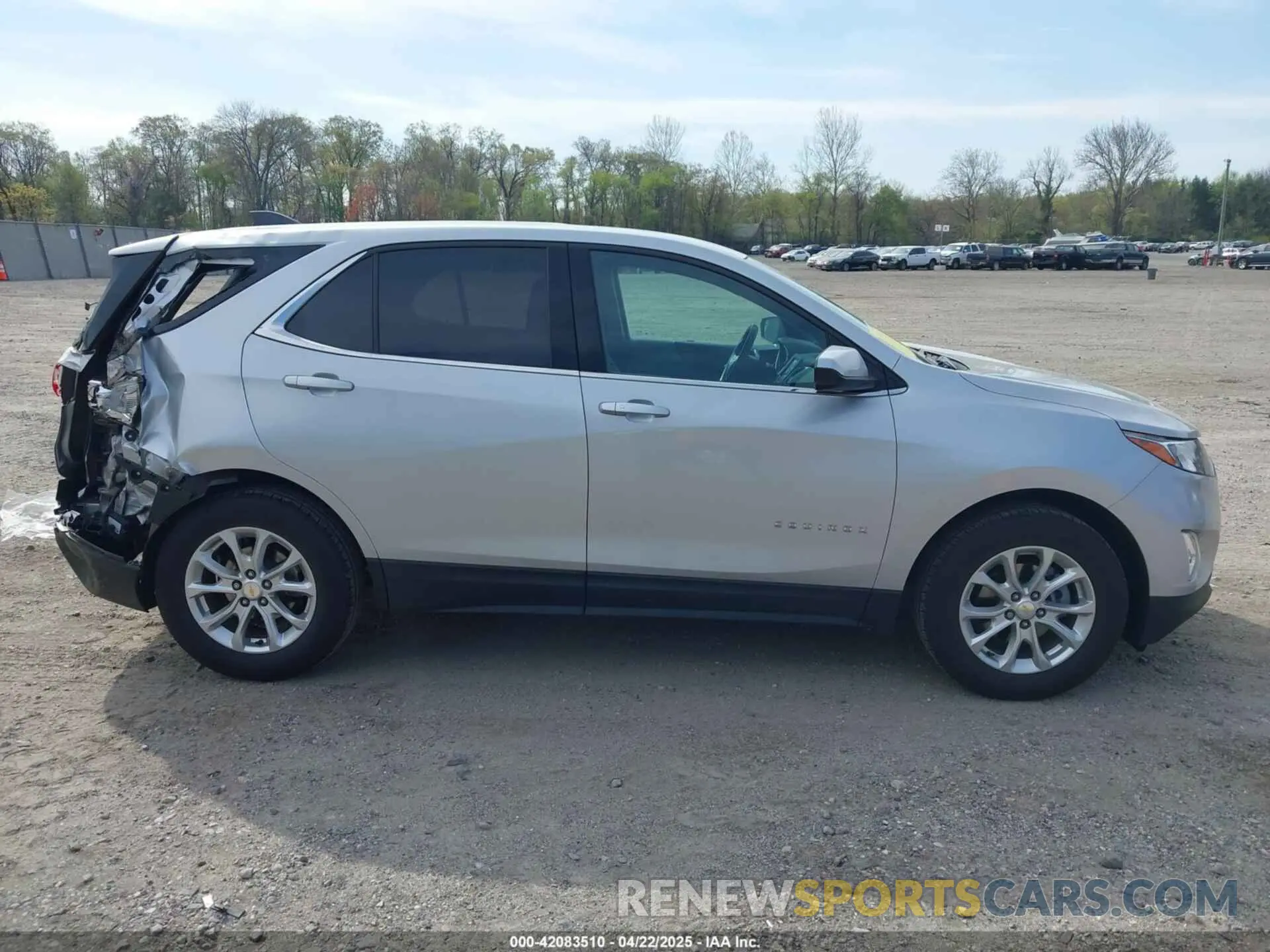 13 Photograph of a damaged car 2GNAXJEVXL6132843 CHEVROLET EQUINOX 2020